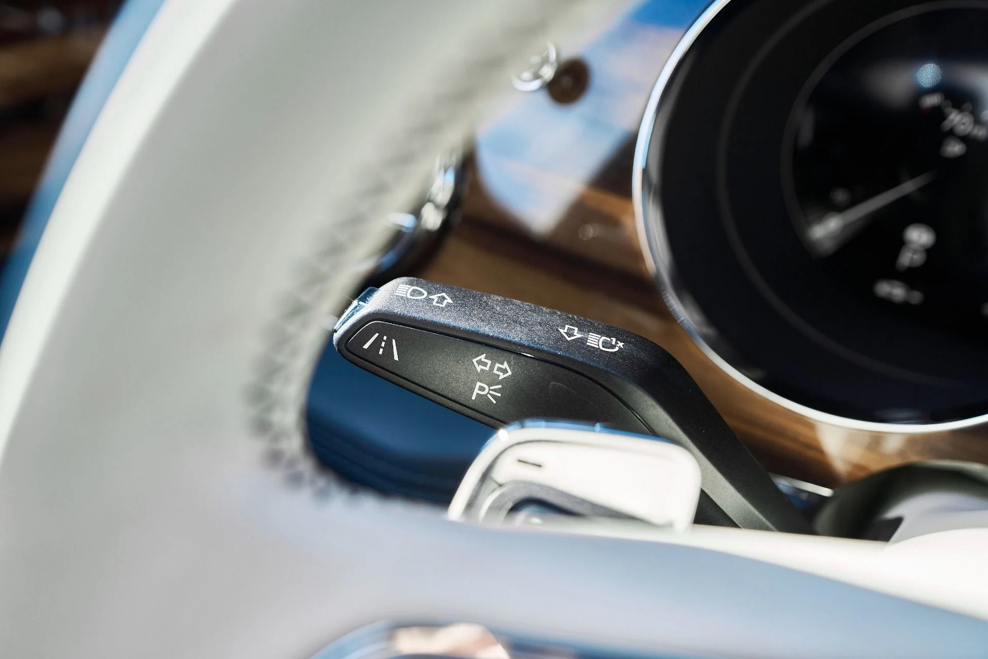 mph054_142375017_Used_2021_Bentley_Bentayga_V8_1764209061_e5f16cd974