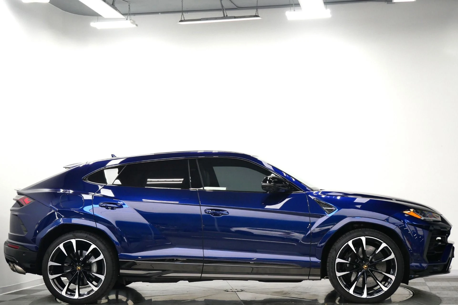 mph054_1423926271_Used_2022_Lamborghini_Urus_23_Inch_Wheels_Two_Tone_Interior_Bang_and_Olufsen_Audio_1775677581_14f9a5af3d