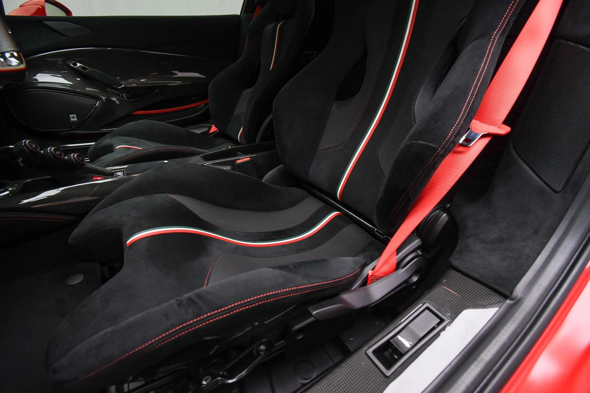 mph054_1449961845_Used_2020_Ferrari_488_Pista_Base_1757453257_3a5ce7b34b