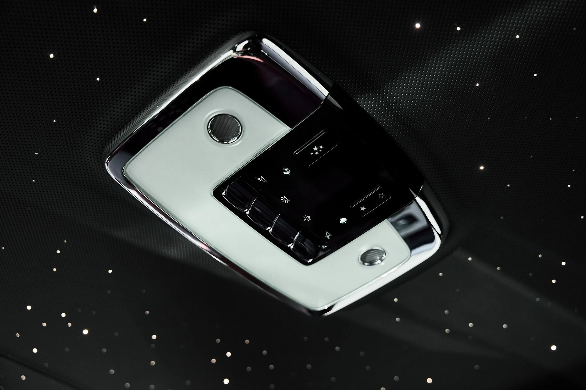 mph054_1452883571_Used_2026_Rolls_Royce_Cullinan_1774544551_b427a4e8e4