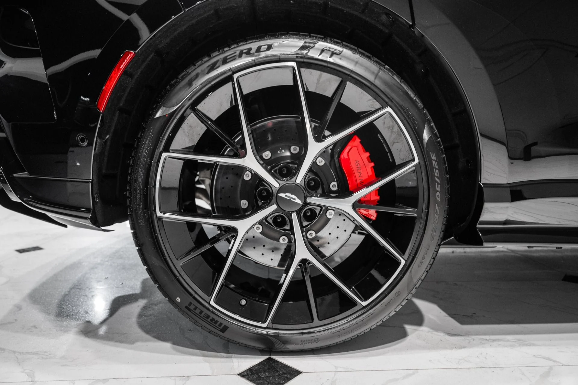 mph054_1489017235_New_2026_Aston_Martin_DBX_S_1765985660_3d70c36162