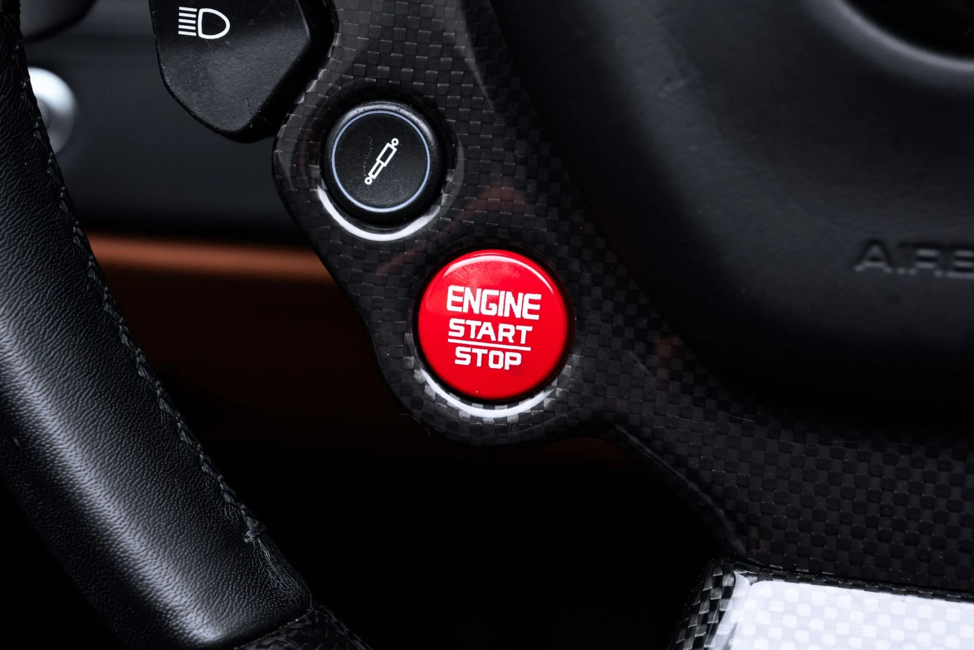 mph054_1536882088_Used_2018_Ferrari_488_Spider_1774383951_5bb723ee90