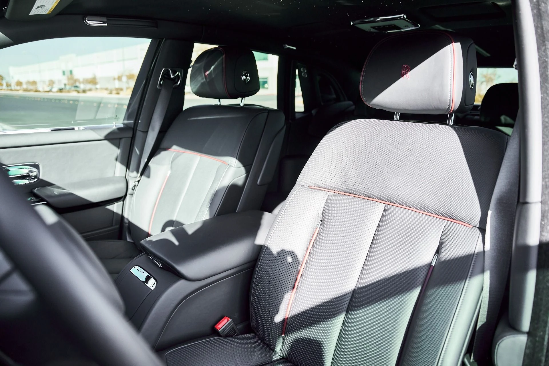 mph054_1539786185_Used_2024_Rolls_Royce_Phantom_Base_1770700123_f0e98b78e6