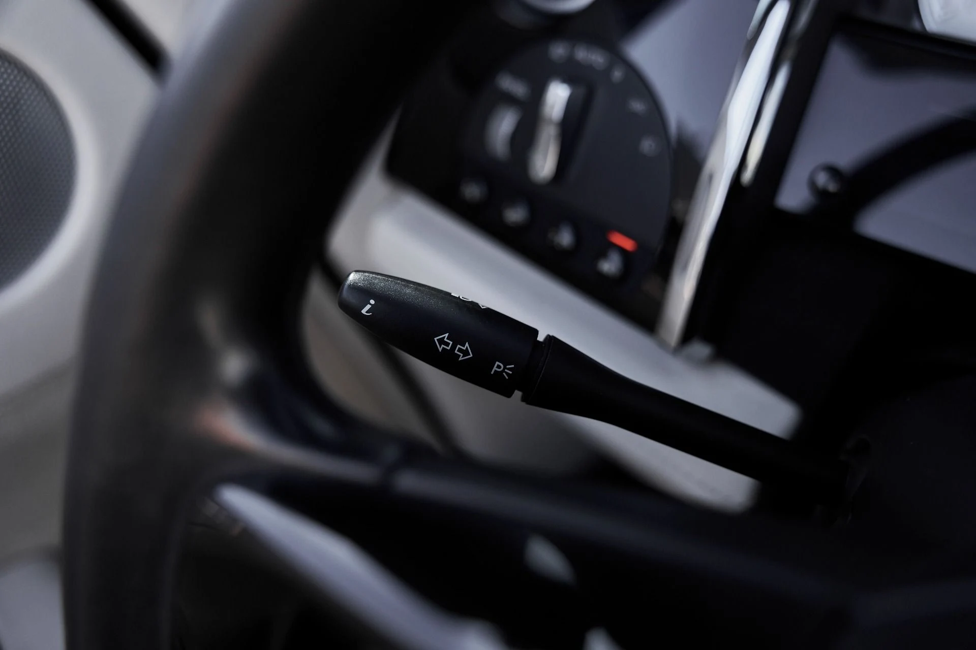 mph054_1553845034_Used_2016_Rolls_Royce_Dawn_Base_1770086765_1e6d7f58d7