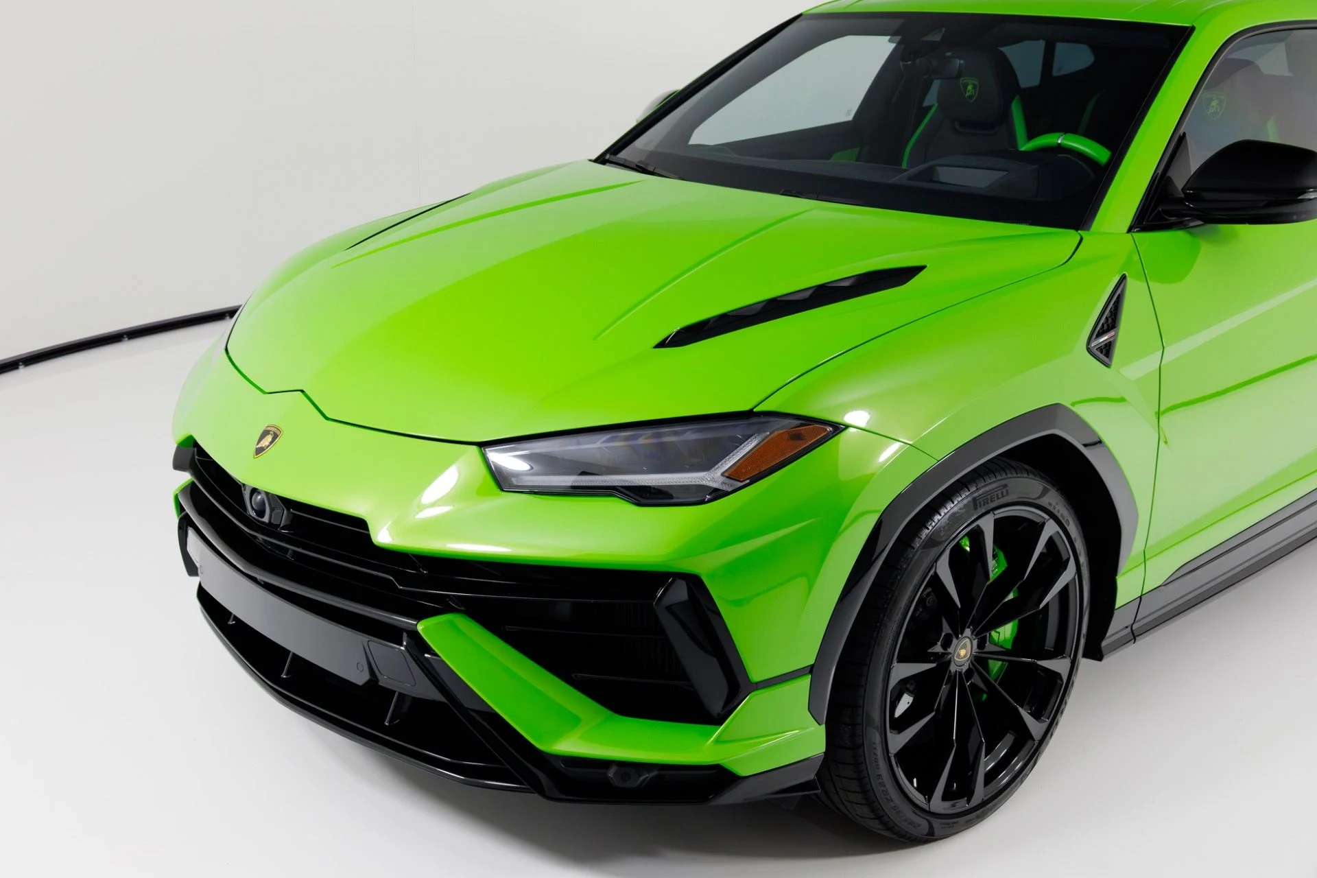 mph054_15665722_Used_2023_Lamborghini_Urus_S_1769555052_dd359f971e