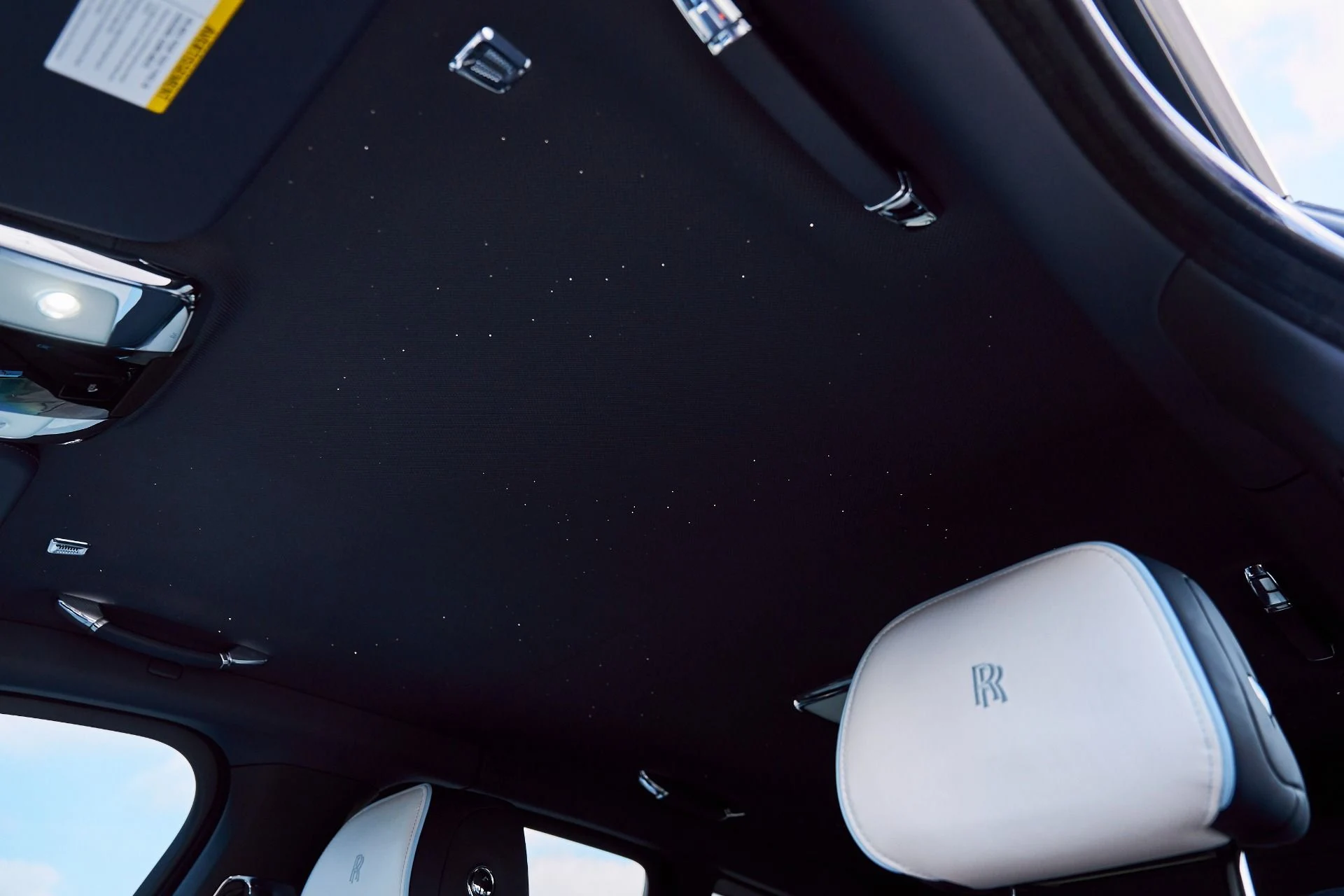 mph054_1588747397_Used_2022_Rolls_Royce_Cullinan_Base_1767400132_7cef4e813a