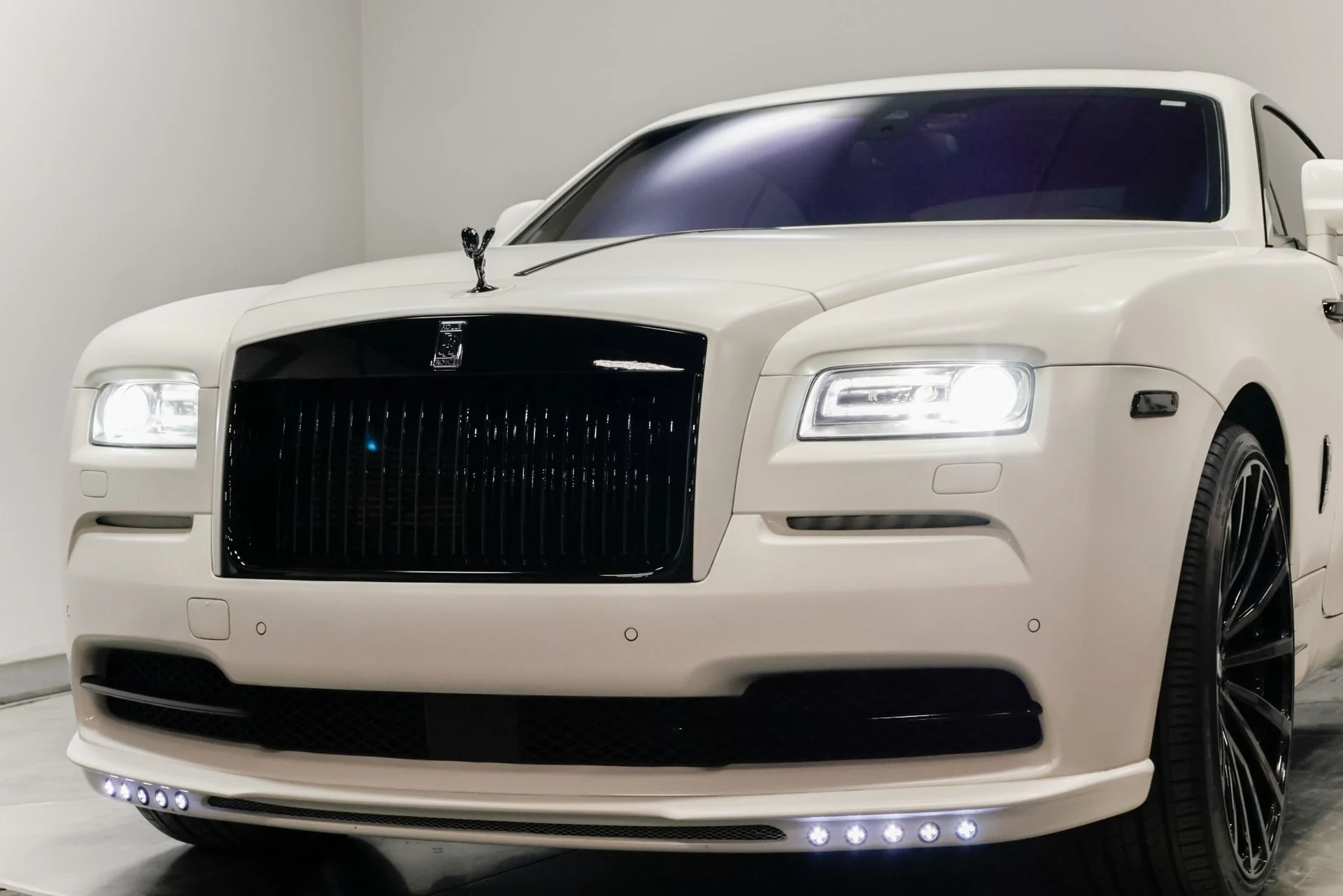 mph054_1591797742_Used_2014_Rolls_Royce_Wraith_1761229895_92f1bdea5f