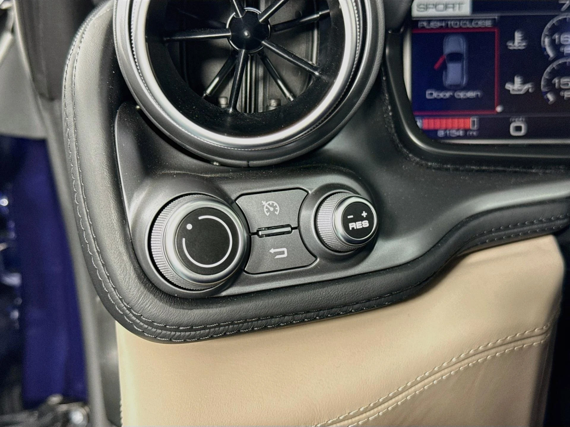 mph054_1593274811_Used_2019_Ferrari_GTC_4_Lusso_1792629193_17111900b3