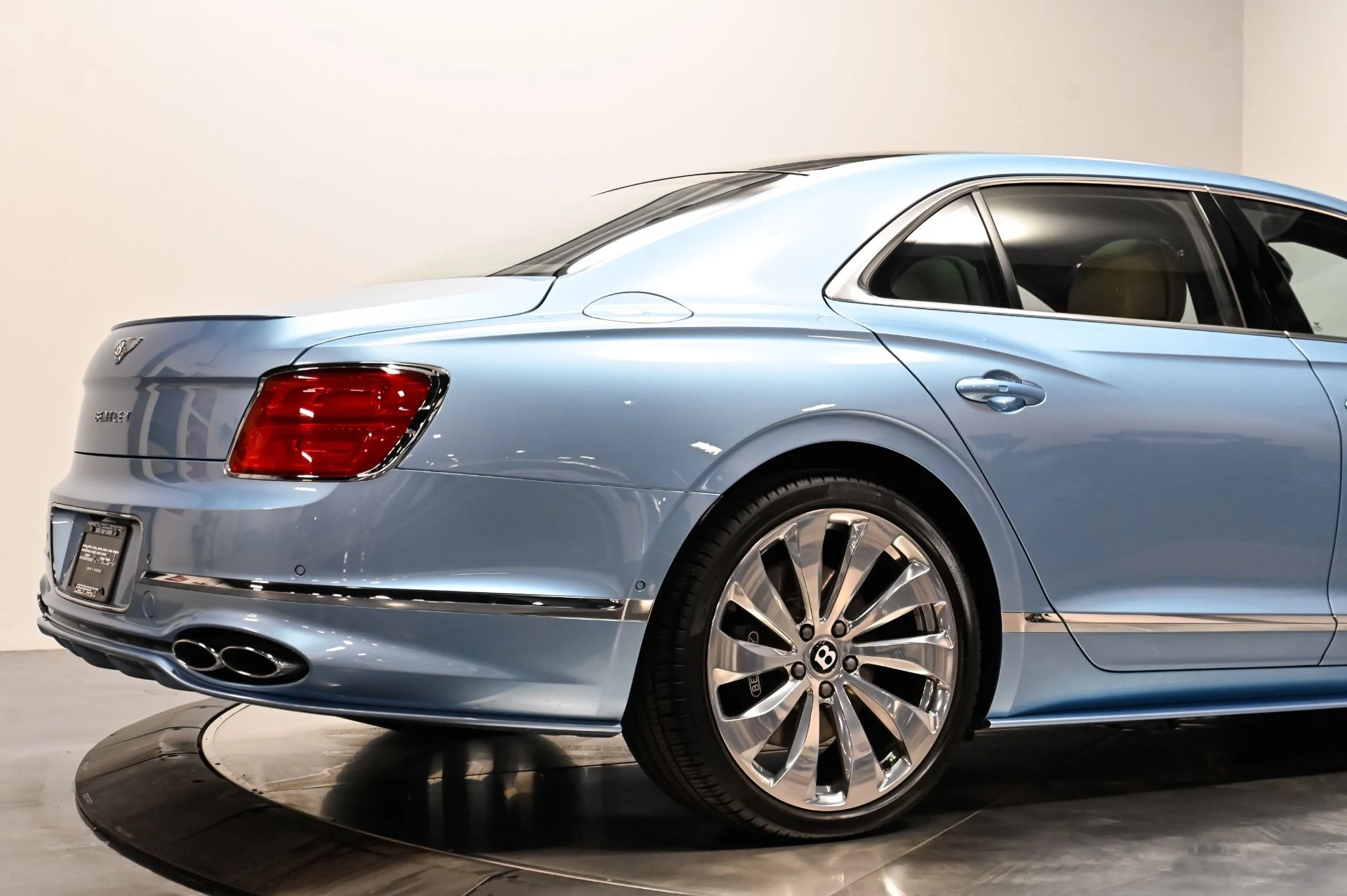 mph054_1598738841_Used_2022_Bentley_Flying_Spur_V8_1790876824_615af18a37