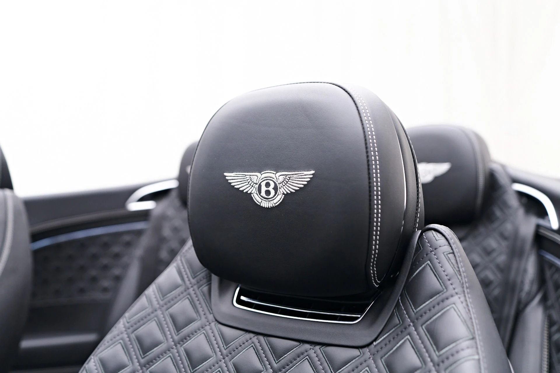 mph054_1624658893_Used_2023_Bentley_Continental_GT_Azure_1757028978_e075a108f4
