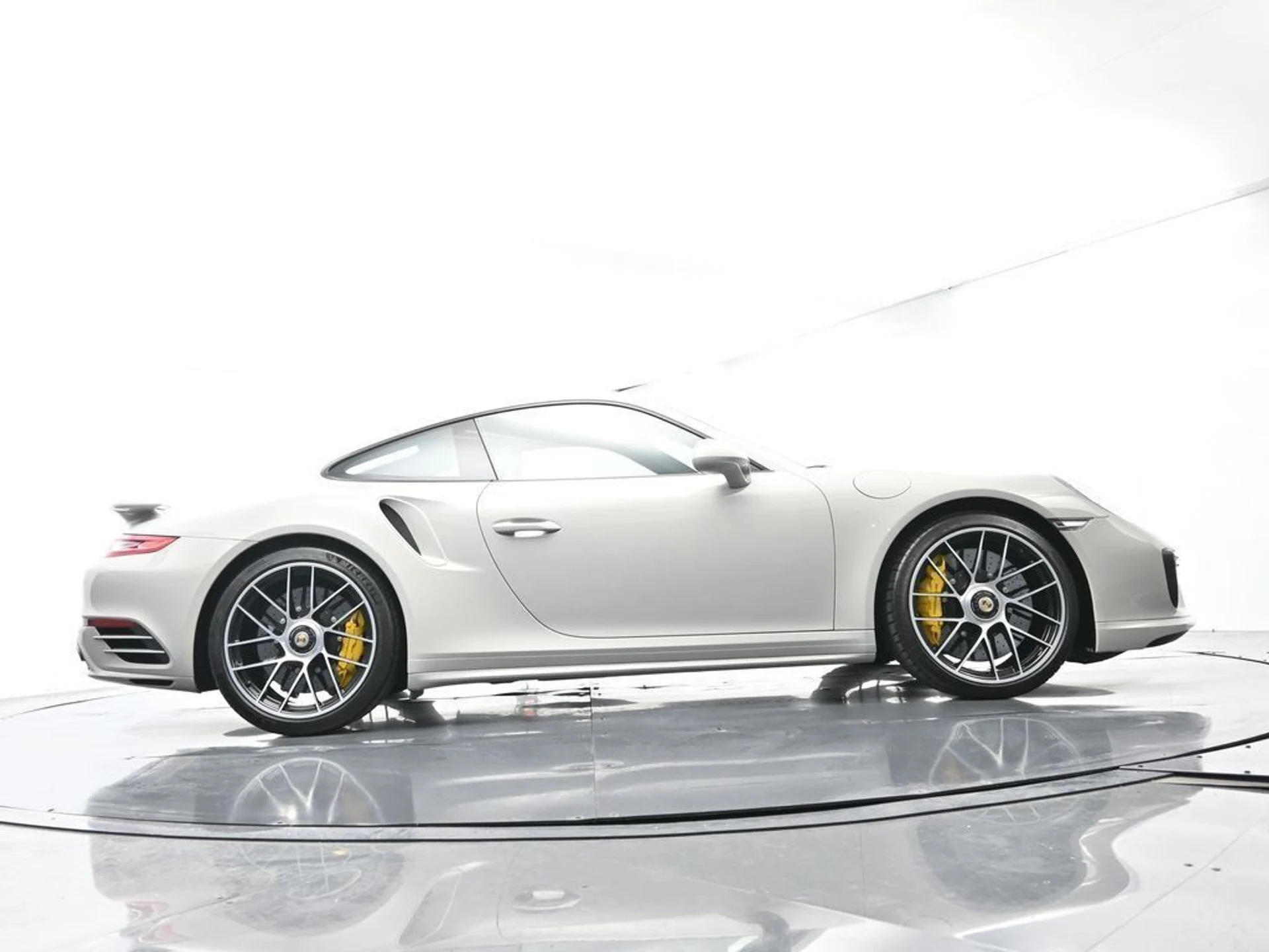 mph054_1659887732_cc922b0a5e3aeb863659036c07da3fd4_16353bc379