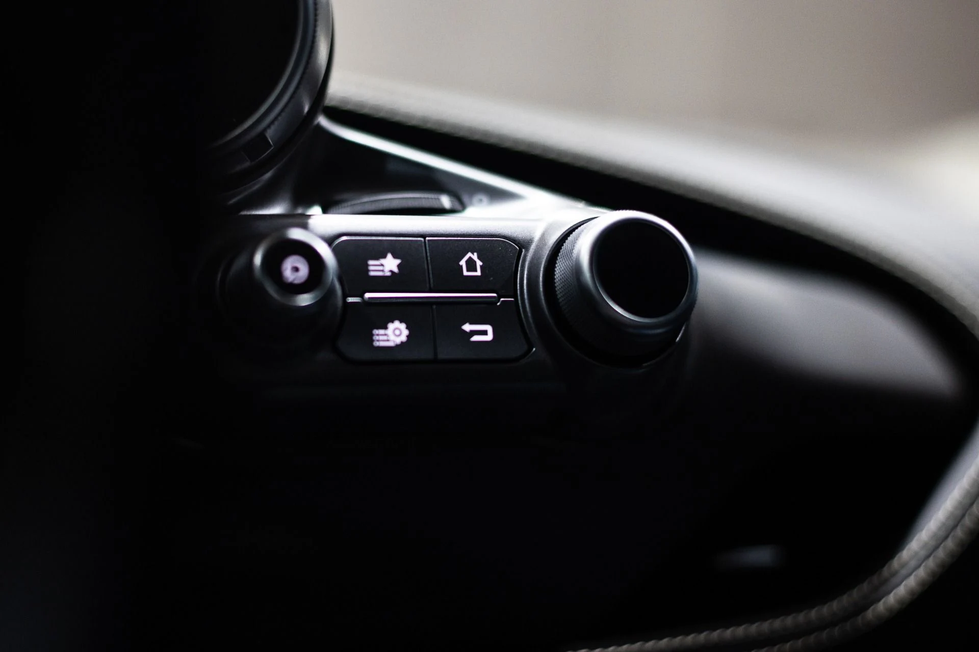 mph054_1668583176_Used_2021_Ferrari_F8_Tributo_1772640292_9d2e77042e