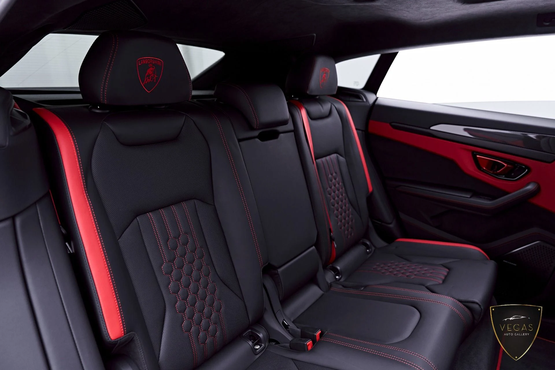 mph054_1720474307_Used_2026_Lamborghini_Urus_SE_1782163595_e8a985d156