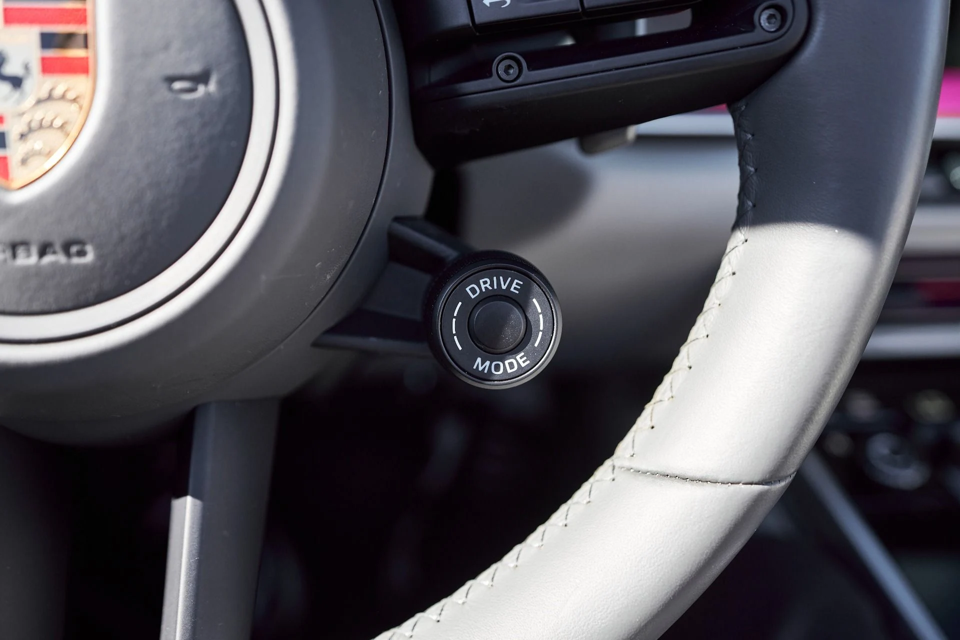 mph054_1724533806_Used_2023_Porsche_911_Turbo_1762568191_1ea9079102