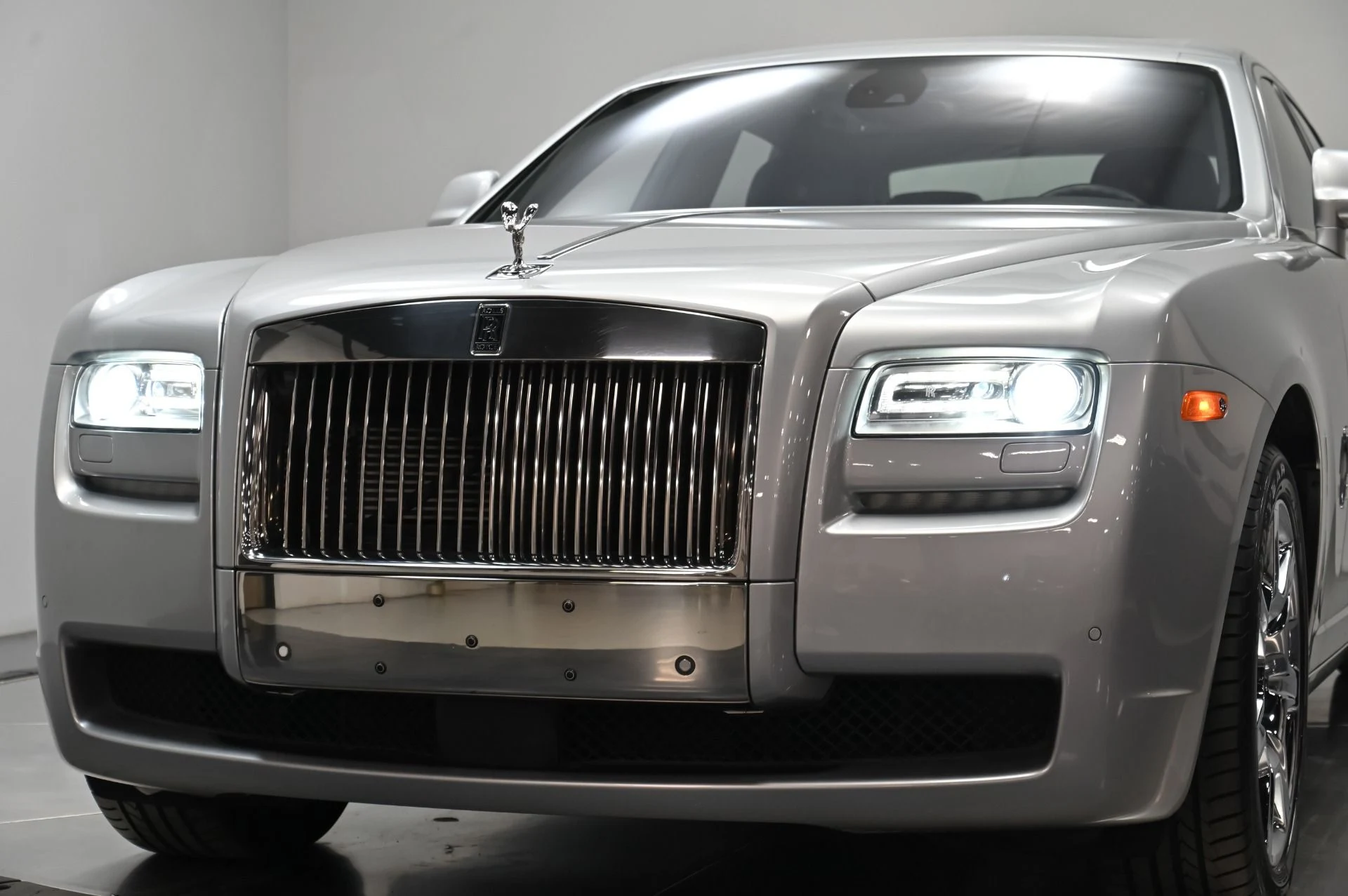 mph054_1771553782_Used_2012_Rolls_Royce_Ghost_1757528739_440c2293e1