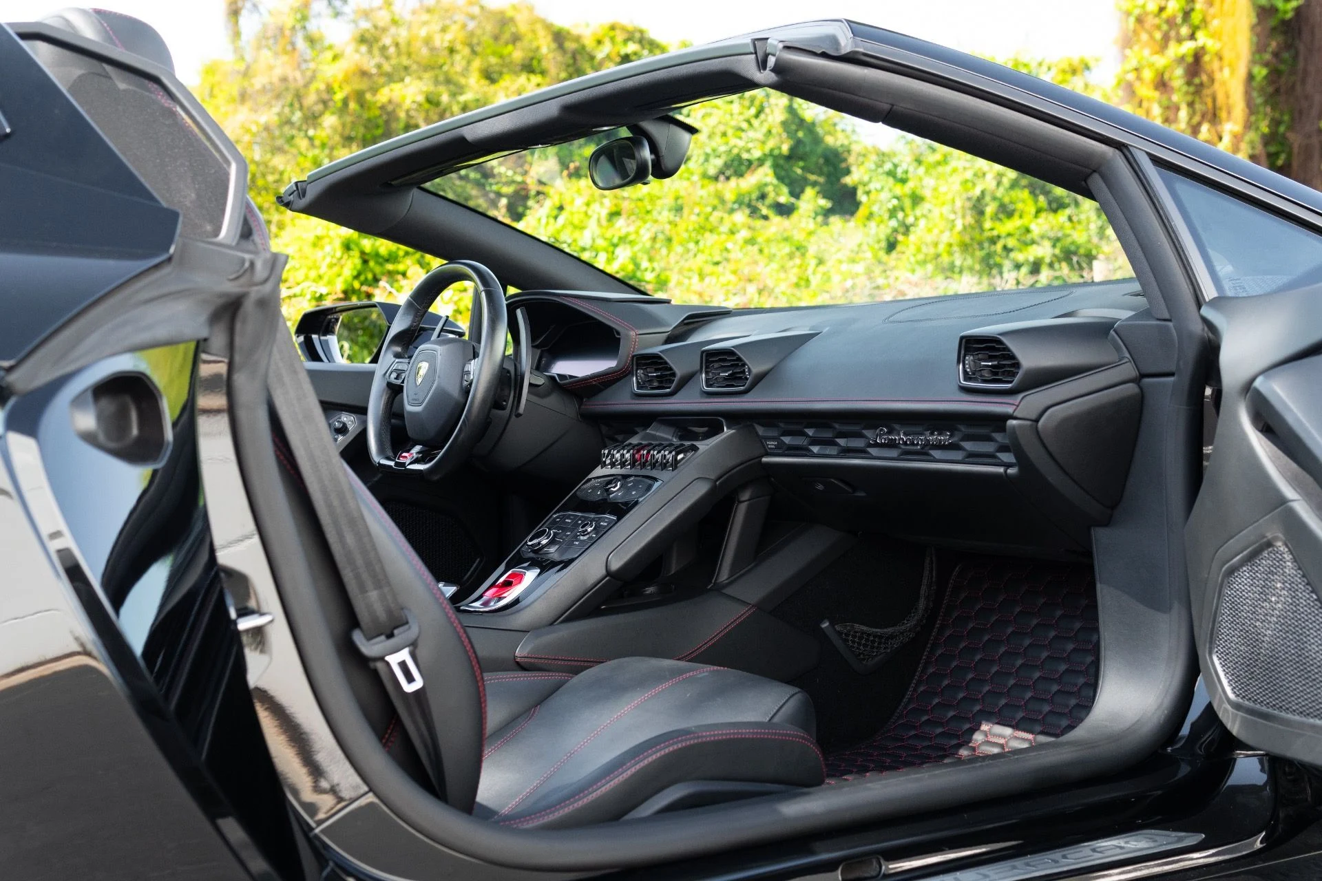 mph054_1797951701_Used_2017_Lamborghini_Huracan_LP_610_4_Spyder_1774364077_23fde17b5b