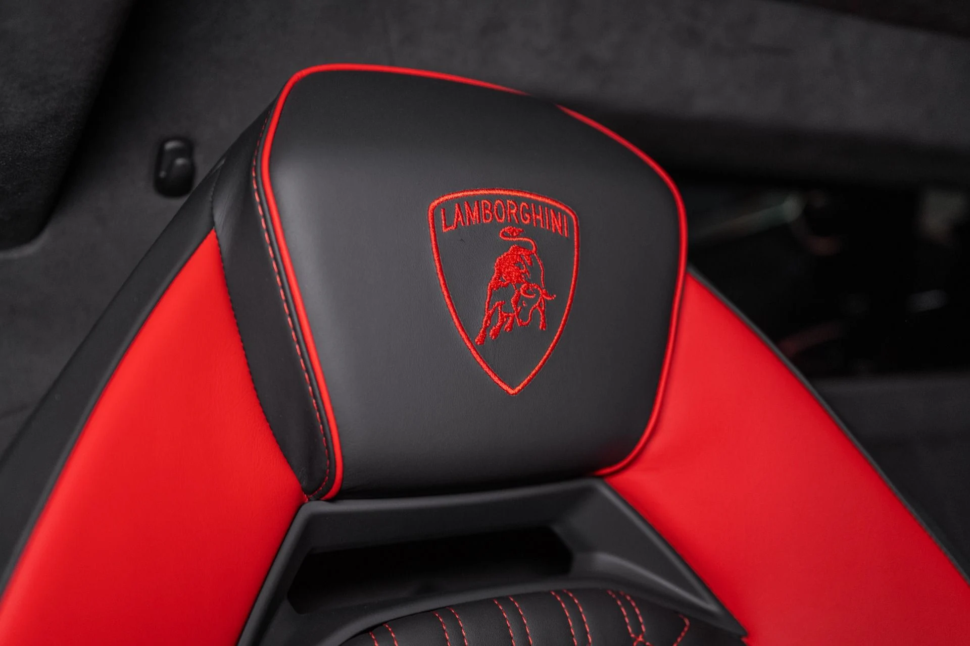 mph054_1816027435_Used_2024_Lamborghini_Revuelto_1755181683_170a94e324