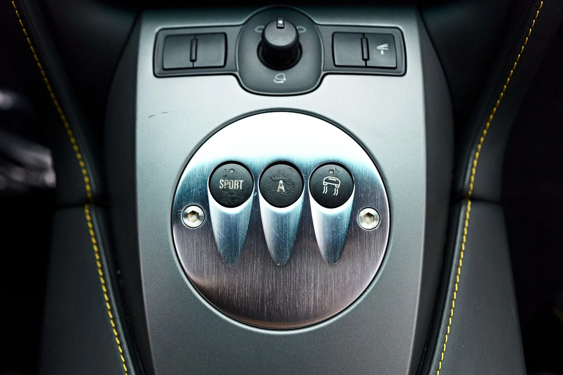 mph054_1831993128_Used_2005_Lamborghini_Gallardo_1703127301_b7c51c24a5