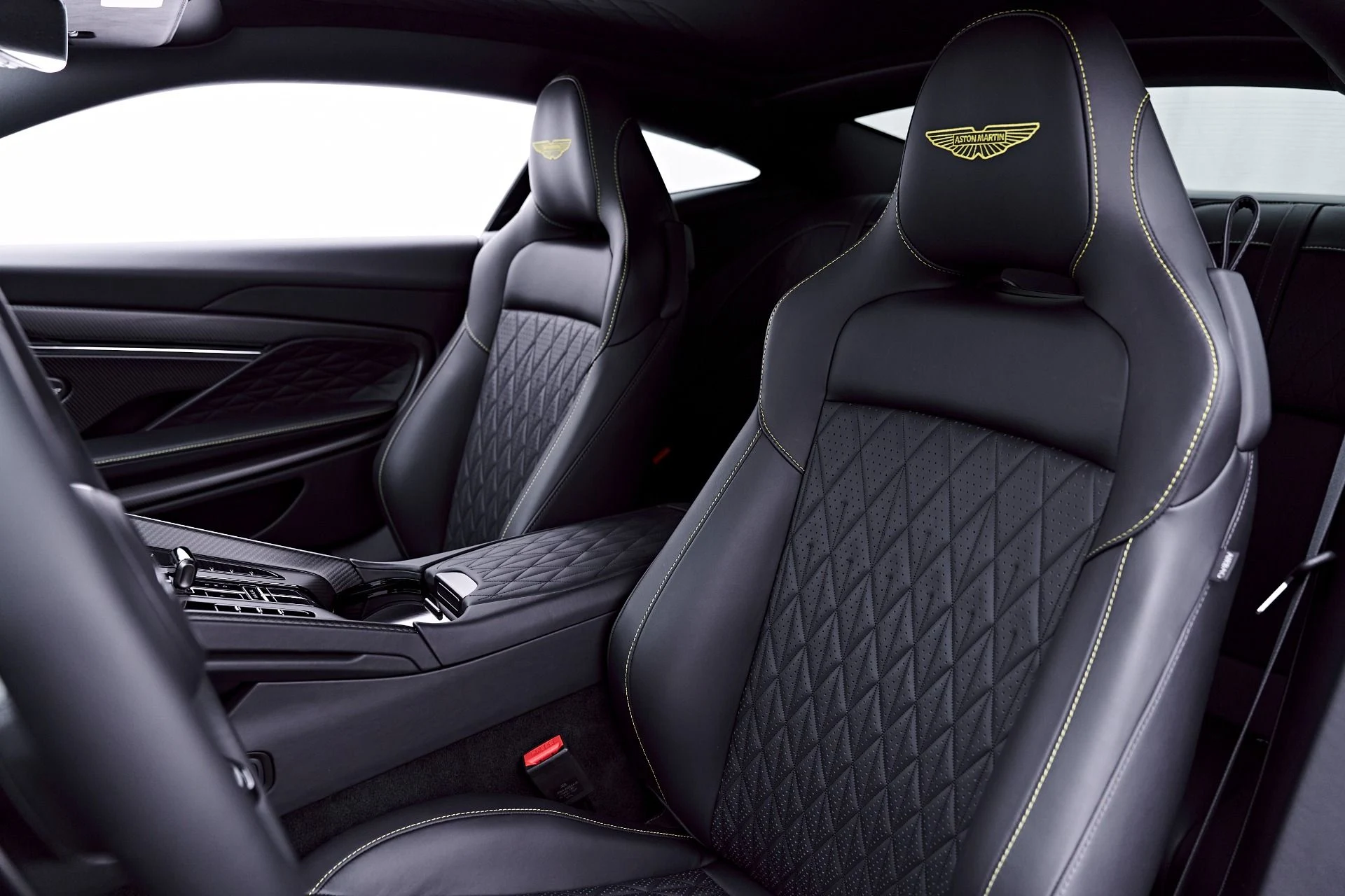 mph054_183457373_Used_2024_Aston_Martin_DB_12_1781813851_d56f8bb8c2