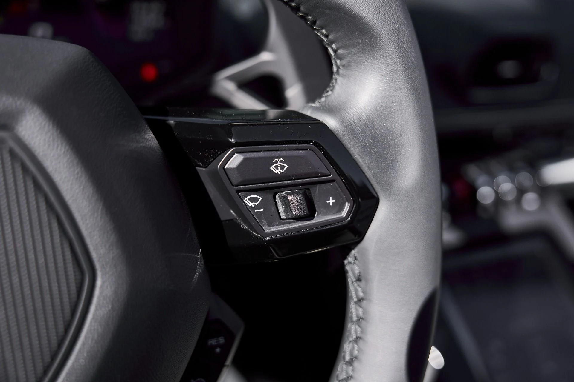 mph054_1871792485_Used_2024_Lamborghini_Huracan_EVO_Base_1771467071_aab595b1c8