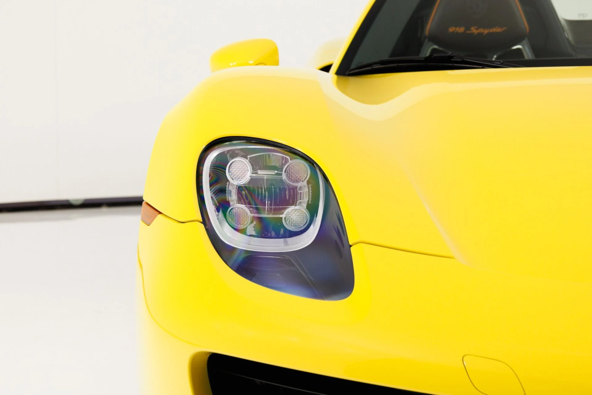 mph054_188284791_Used_2015_Porsche_918_Spyder_1789427640_756158e92e