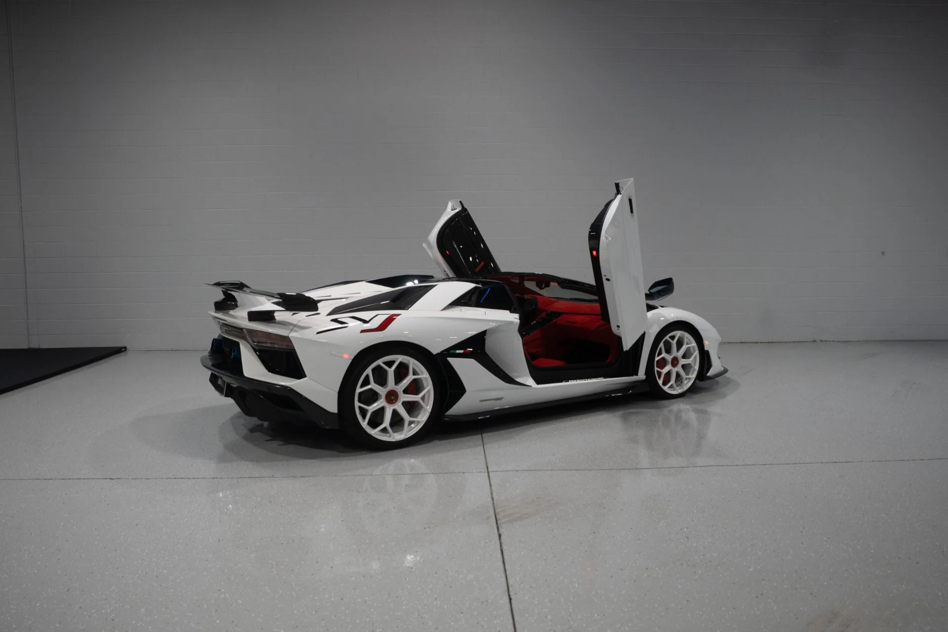 mph054_188543431_Used_2020_Lamborghini_Aventador_LP_770_4_SVJ_1784233192_42f6e9356f