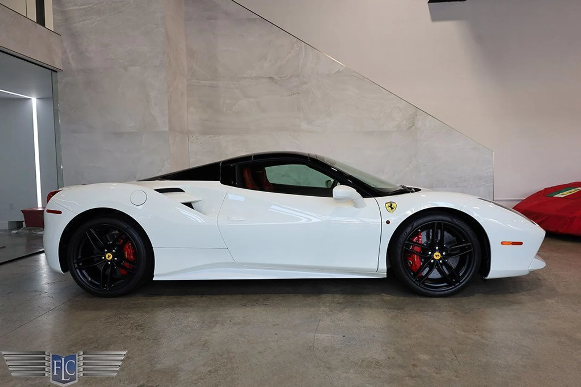 mph054_1889121688_used_2018_ferrari_488_spider_convertible_9689_23035381_55_1024_0338bf1794
