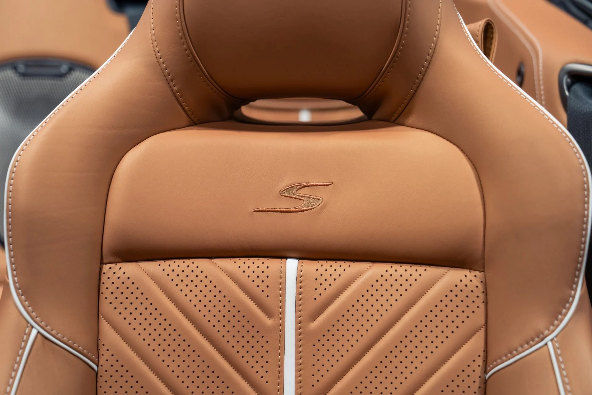 mph054_1892278102_Used_2026_Aston_Martin_DB_12_S_Volante_MASSIVE_426995_Original_MSRP_1787344012_4581a98f84