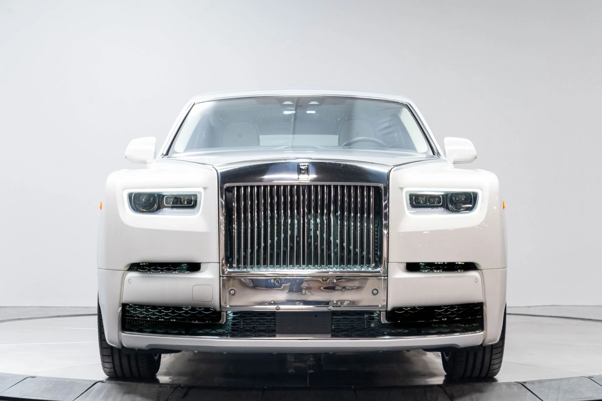 mph054_1909135669_Used_2019_Rolls_Royce_Phantom_1784063951_672a43a6aa