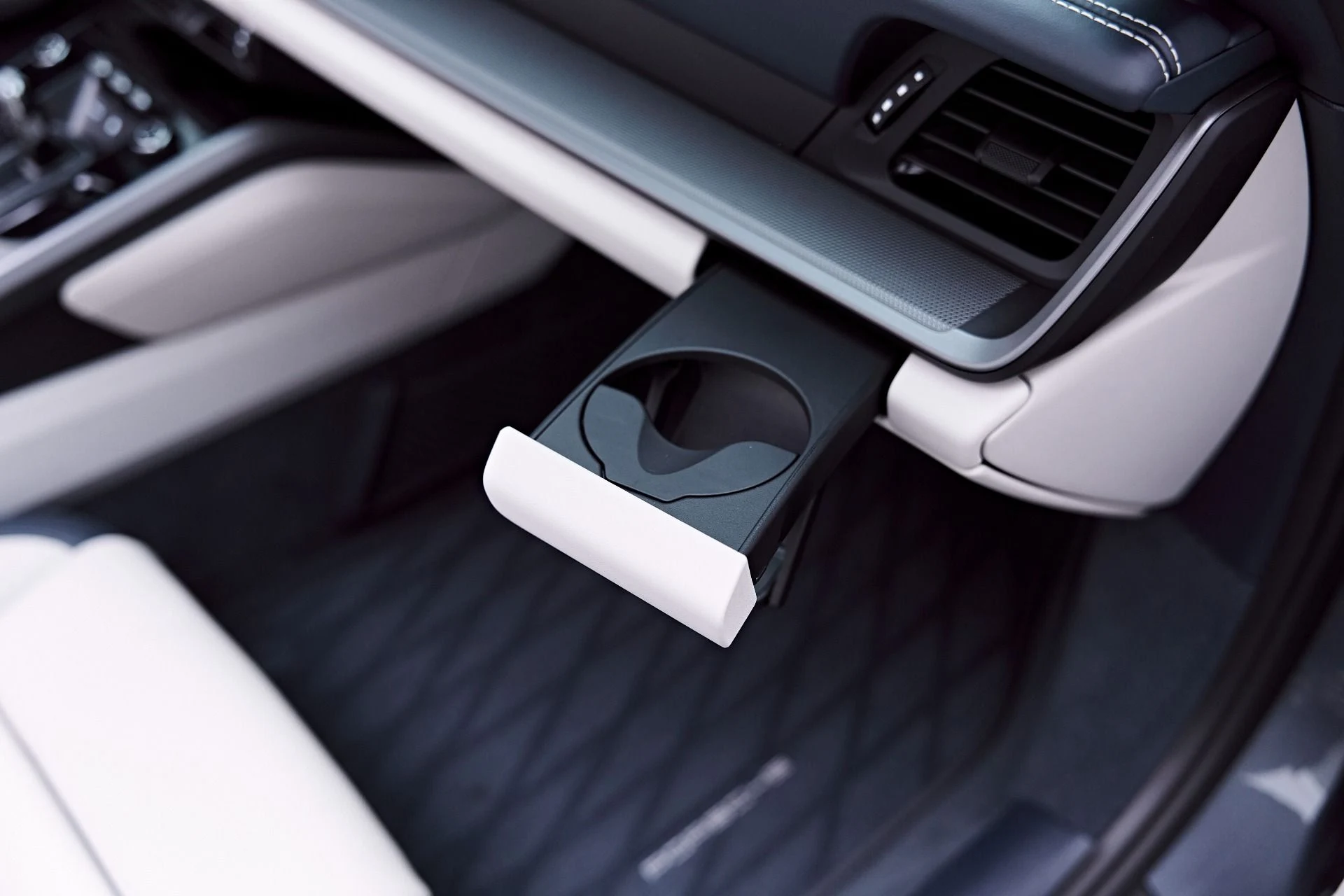 mph054_1912235531_Used_2025_Porsche_911_Carrera_1777504815_3567cad099