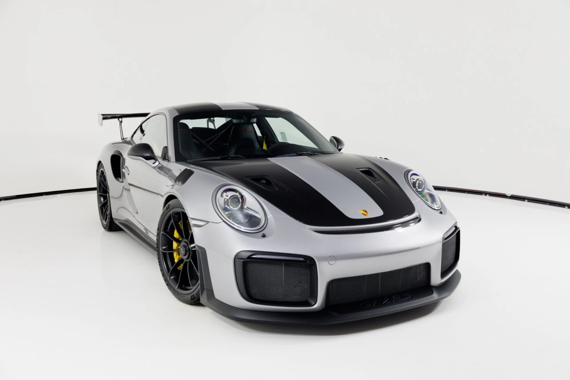 mph054_1915653487_Used_2018_Porsche_911_GT_2_RS_1791916169_fd7438b060