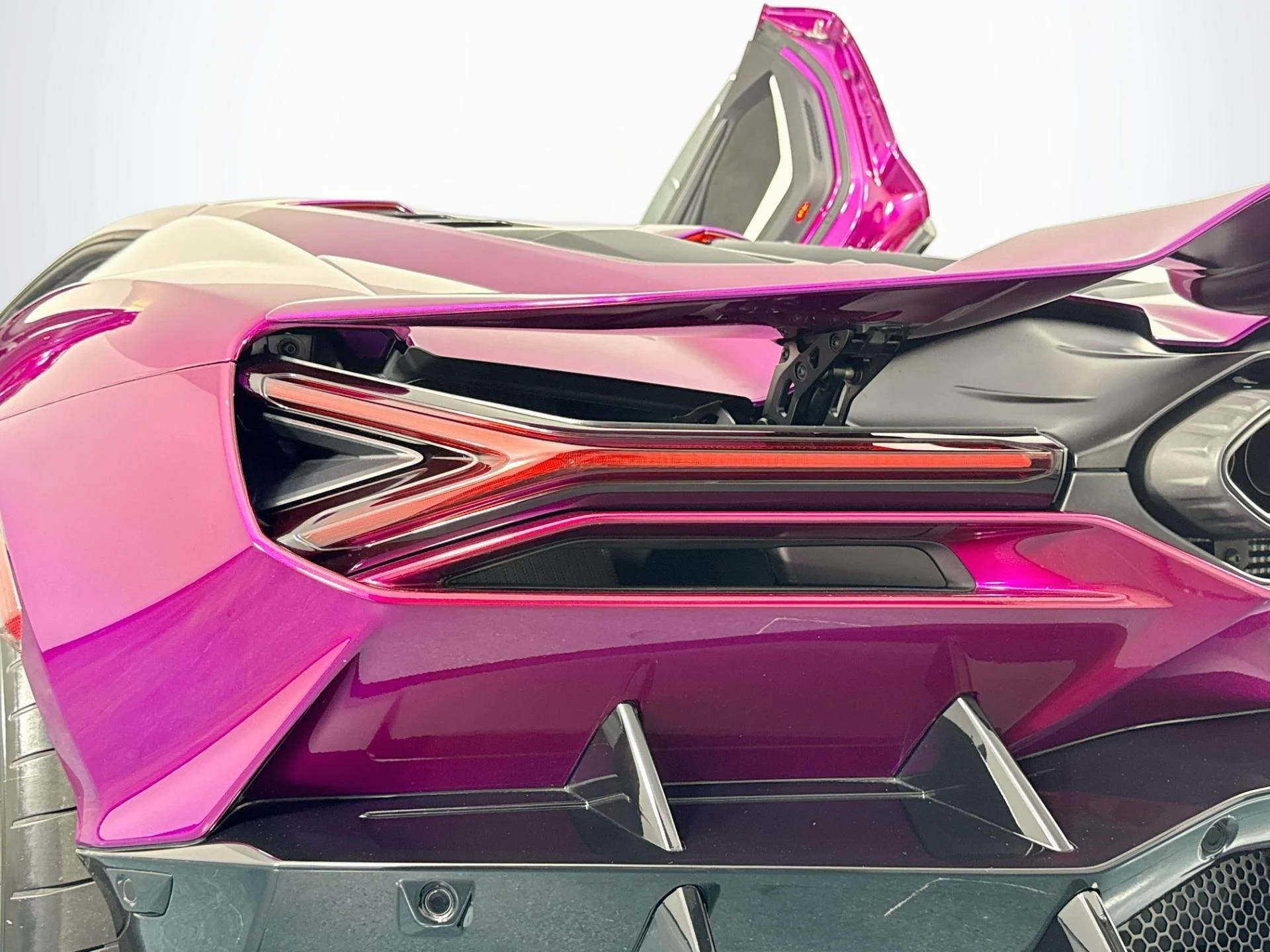 mph054_1948472687_Used_2024_Lamborghini_Revuelto_1787336734_74d7305ac8