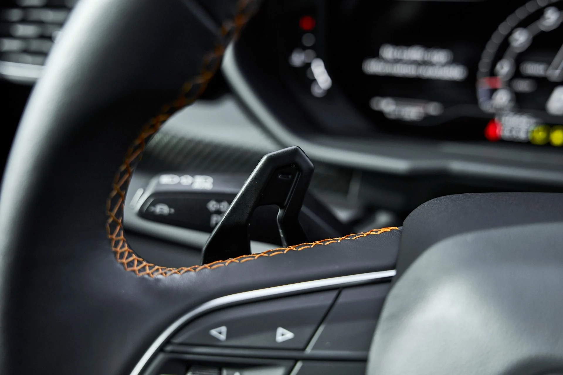 mph054_1982938583_Used_2022_Lamborghini_Urus_1766457446_7a97e97292