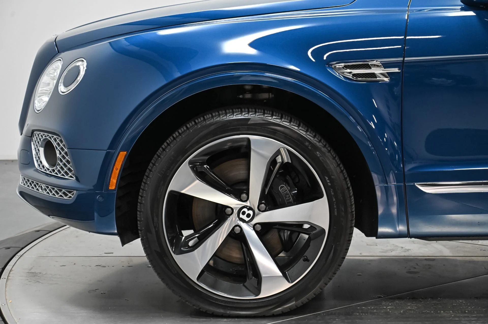 mph054_1999394783_Used_2018_Bentley_Bentayga_W12_1758835107_12594cc48a