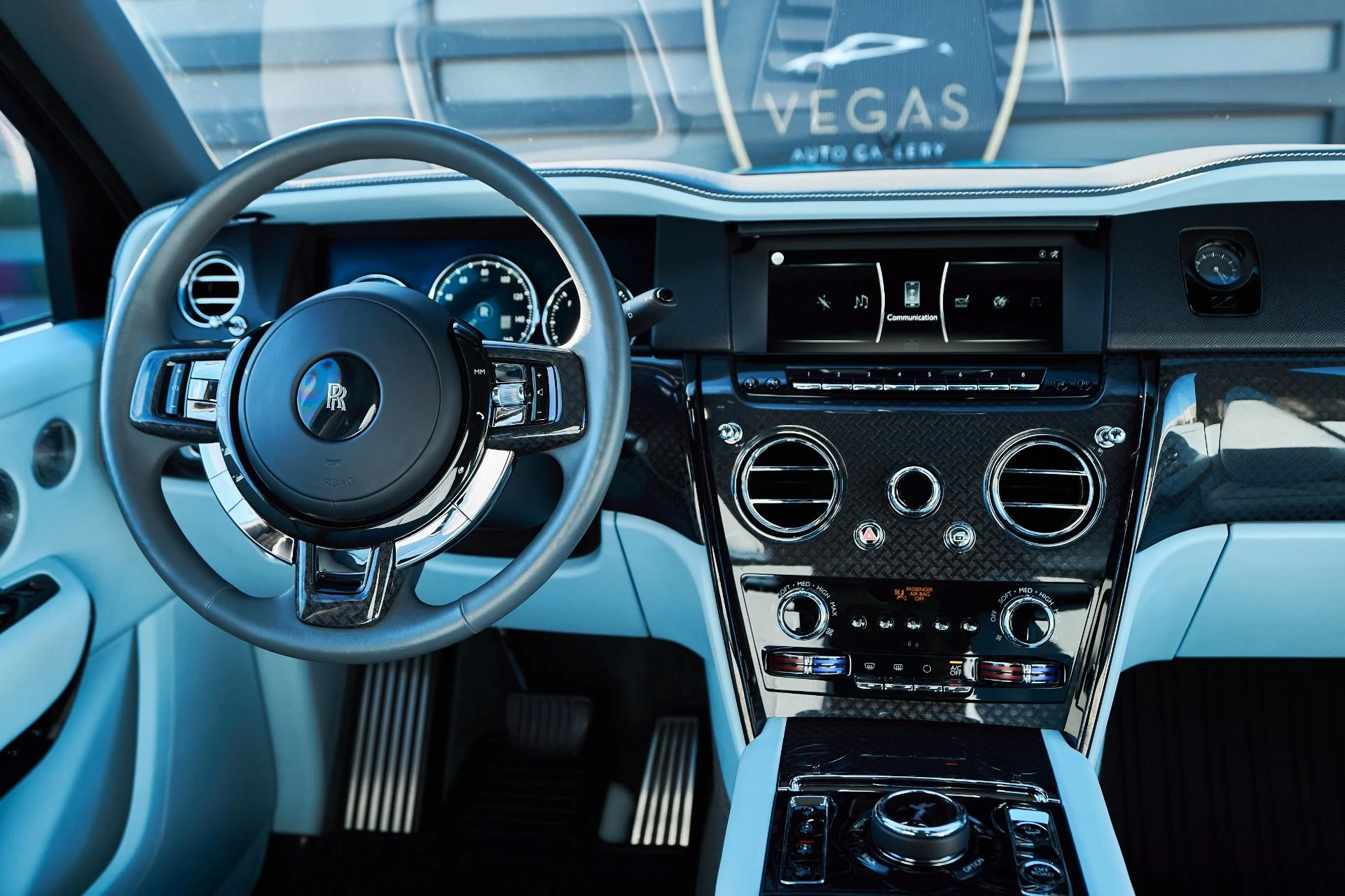 mph054_2042392168_Used_2022_Rolls_Royce_Cullinan_Black_Badge_1765411116_e423dafde8