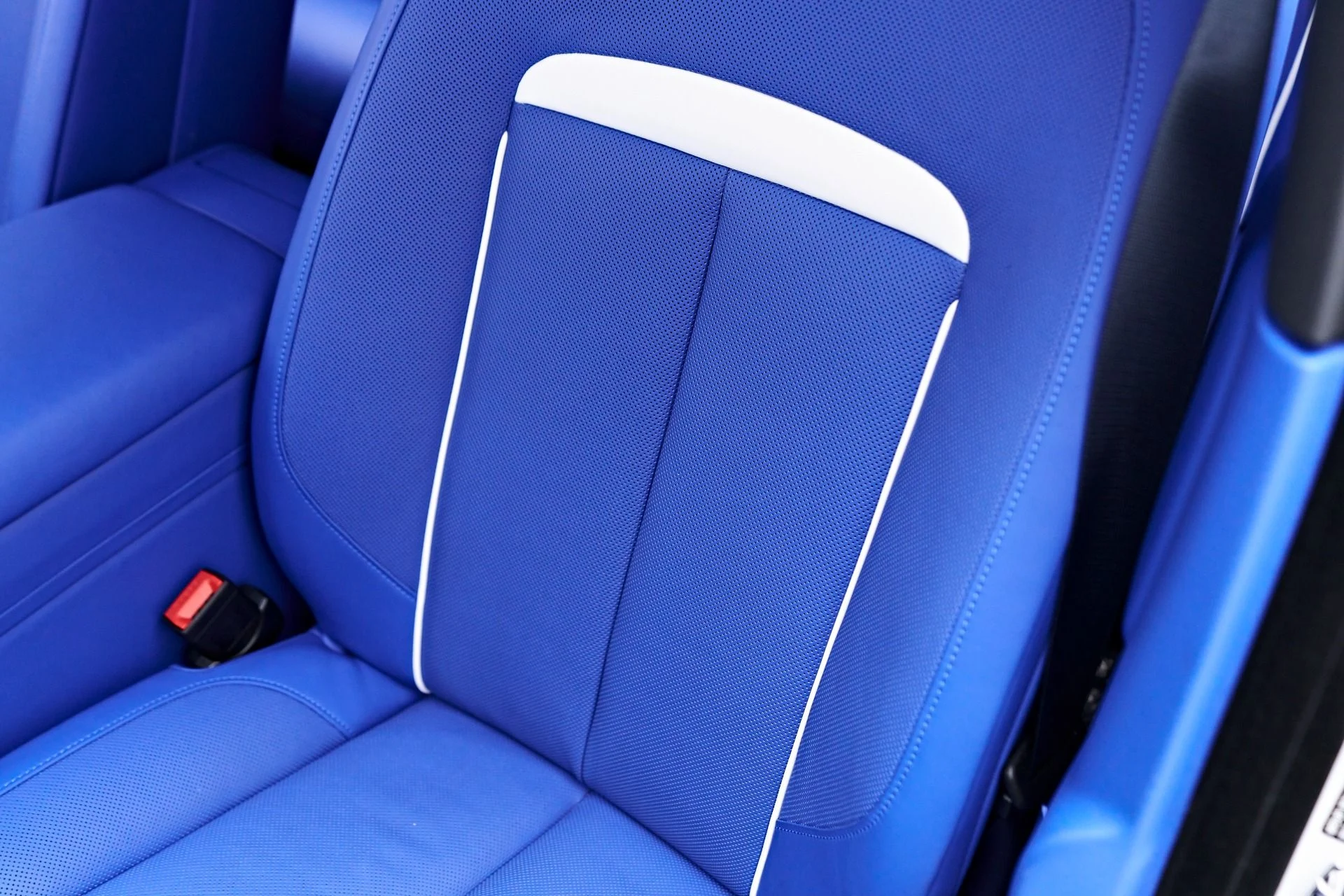 mph054_2052229358_Used_2024_Rolls_Royce_Ghost_Base_1757190850_ce722bc890