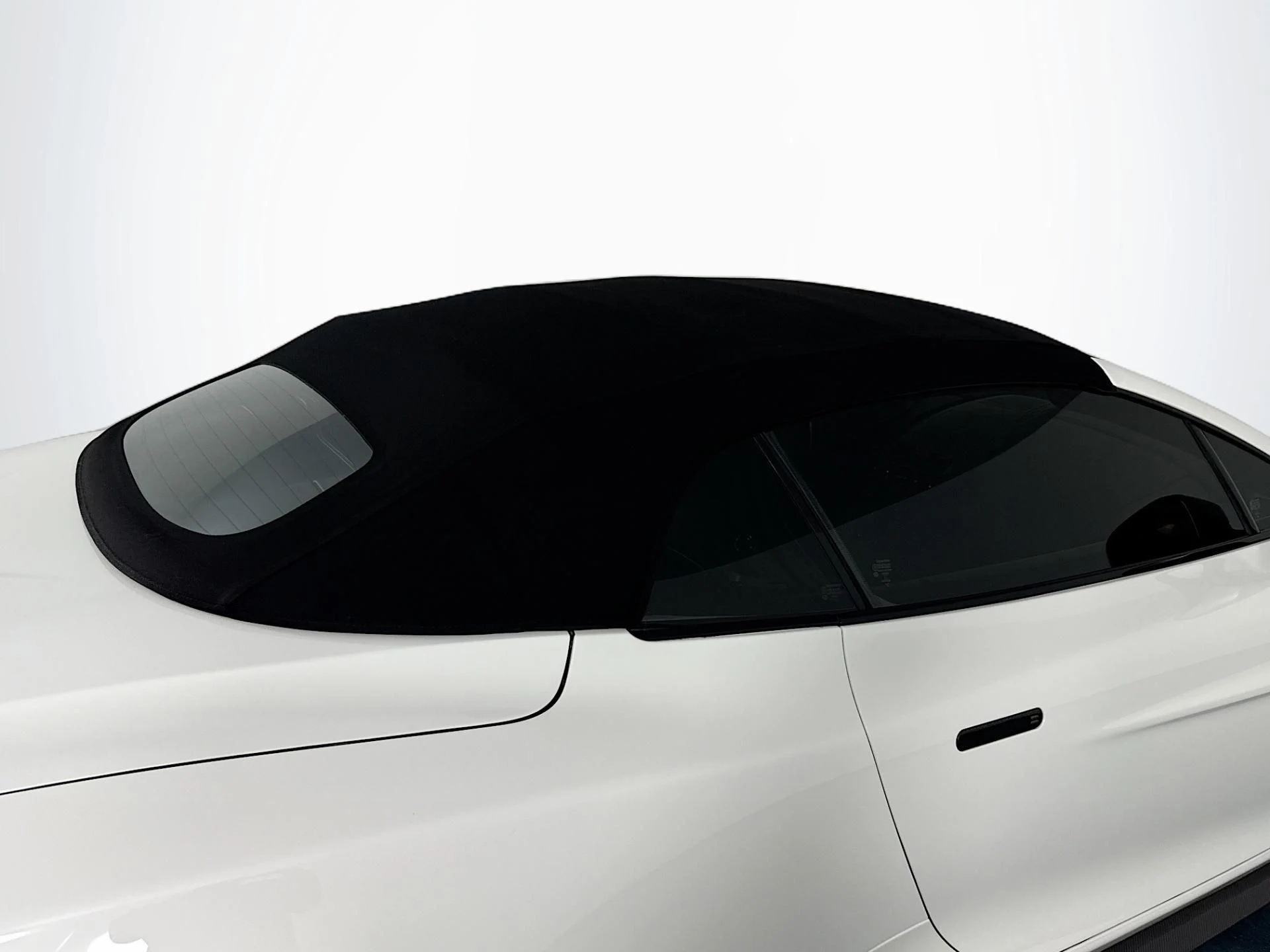mph054_2058288702_Used_2015_Aston_Martin_Vanquish_Volante_1782334124_011212e31f