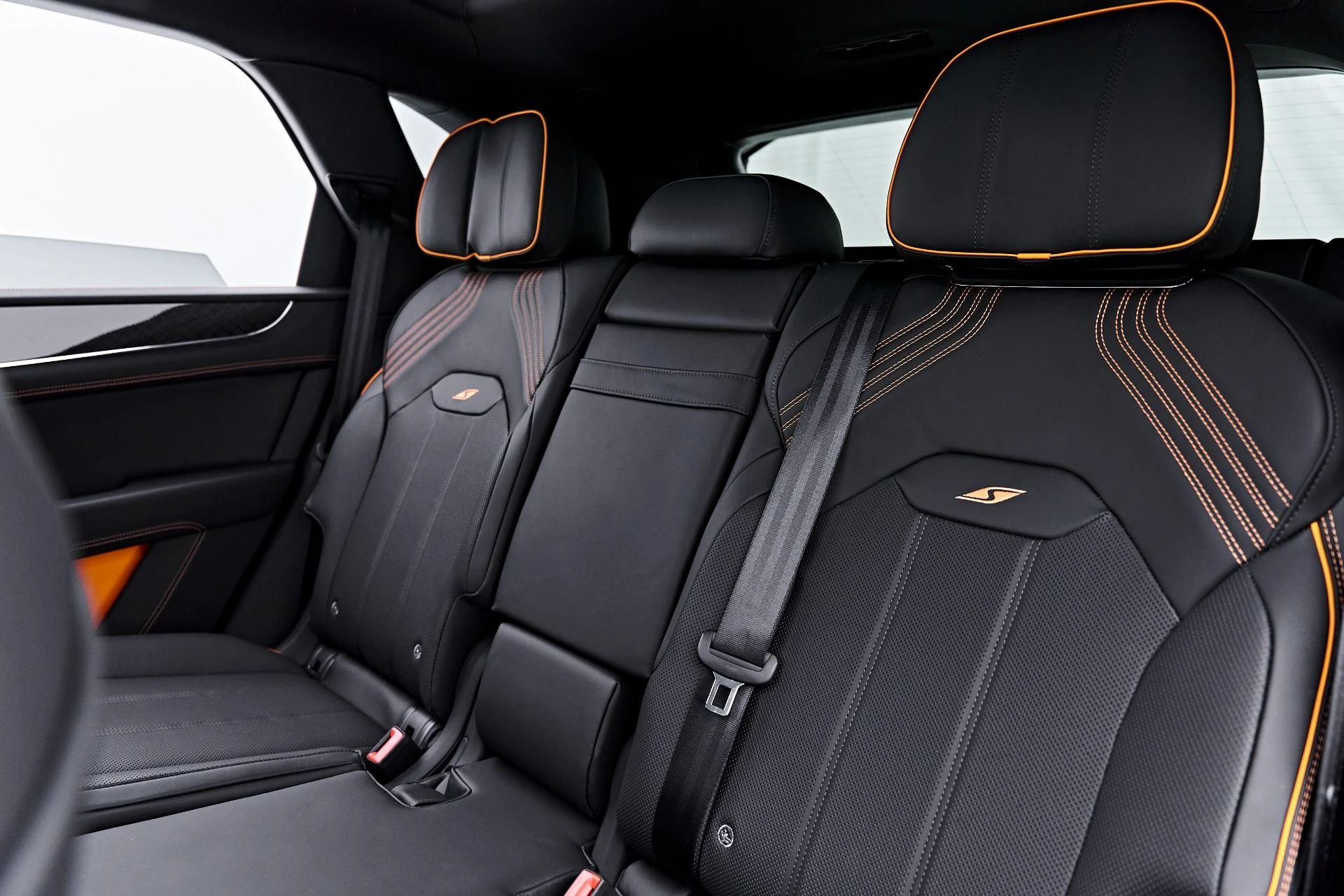 mph054_2058392674_Used_2025_Bentley_Bentayga_S_Black_Edition_1790644367_8a5e132a3b