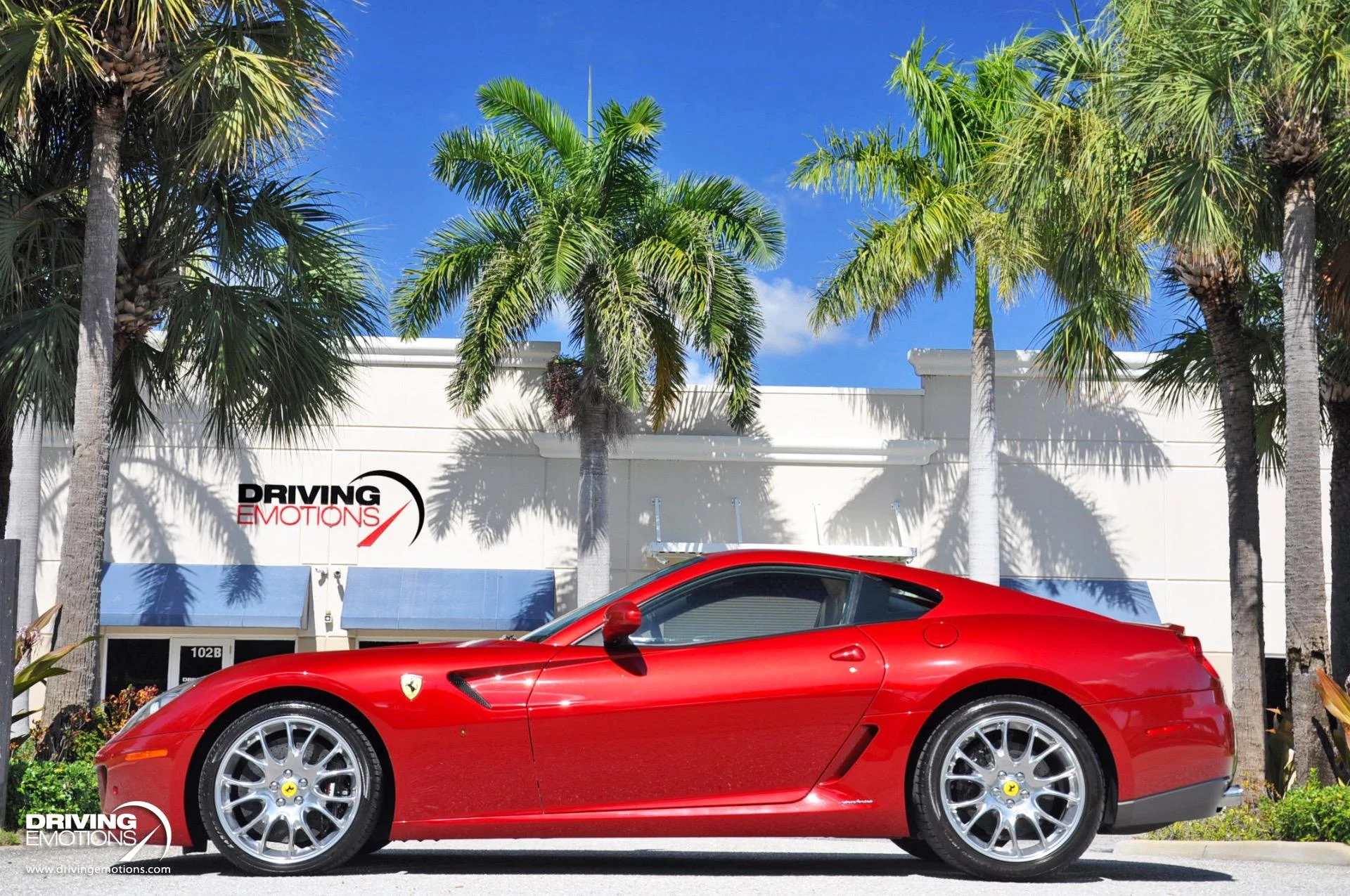 mph054_2085185899_867_p55_l_2adc65595d