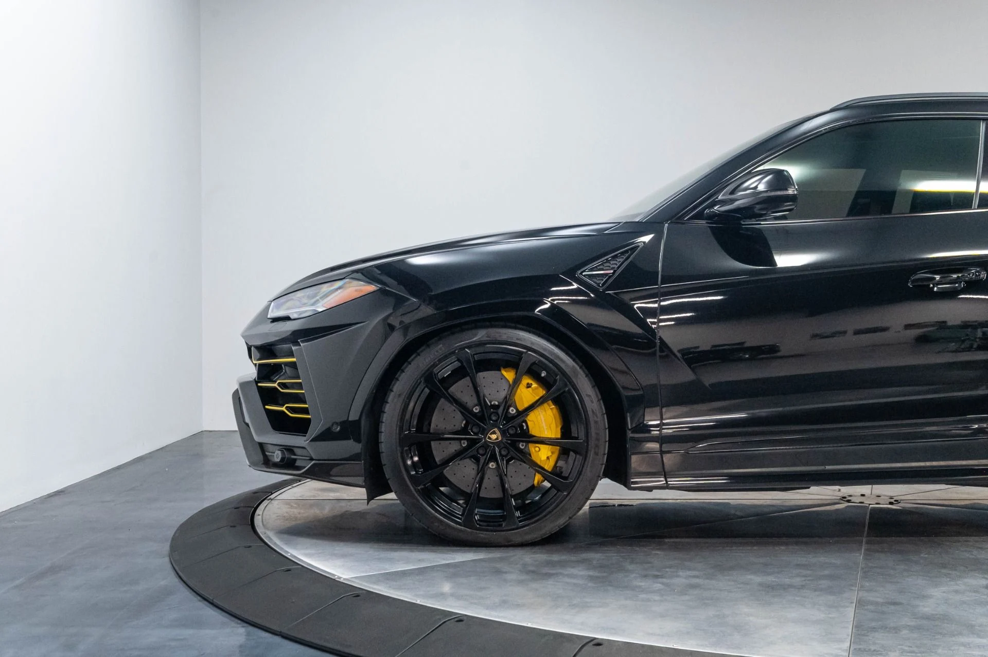 mph054_2108917820_Used_2019_Lamborghini_Urus_1786985122_00fb8a758c