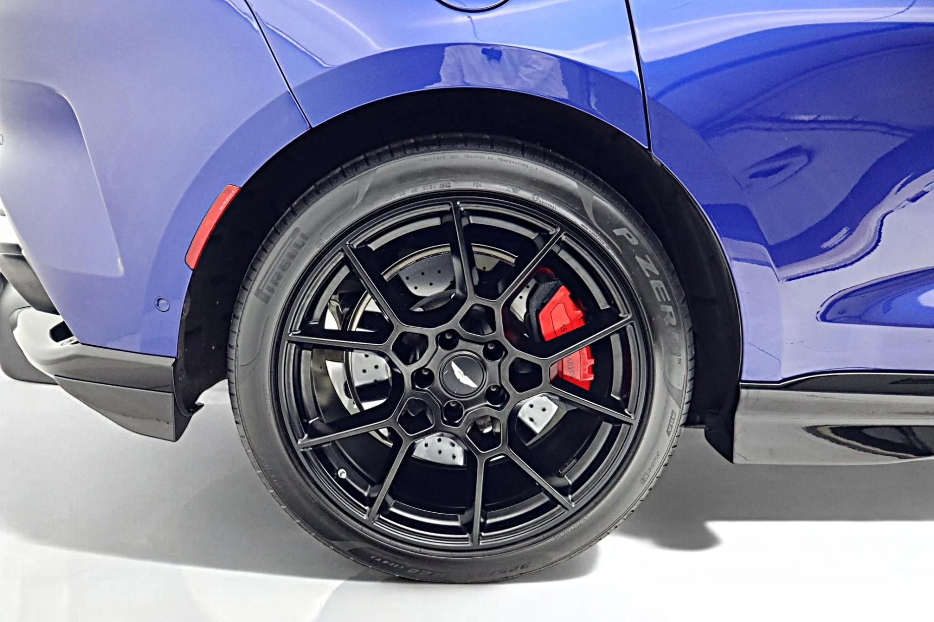 mph054_2138500925_Used_2023_Aston_Martin_DBX_707_e19d084138