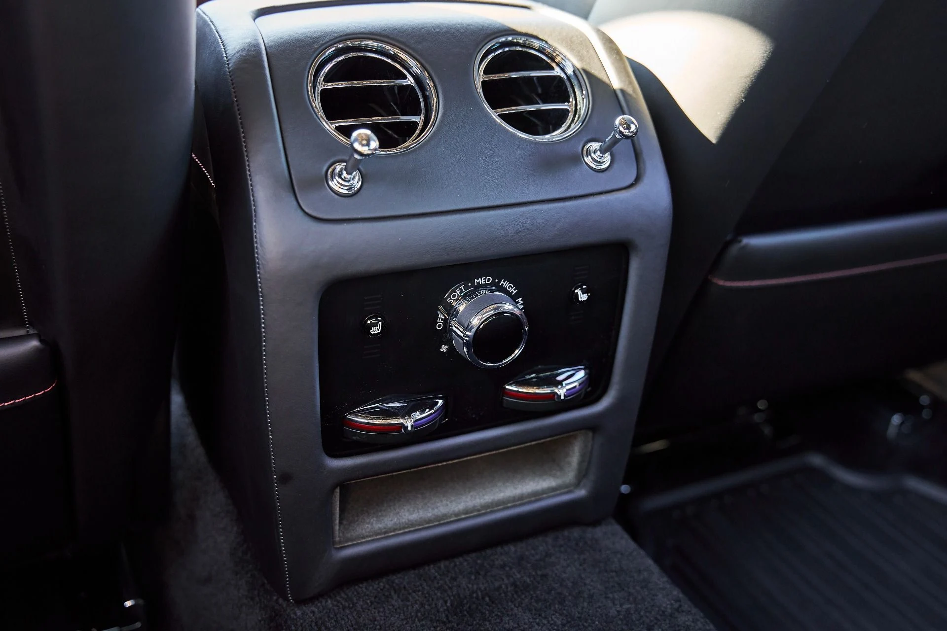 mph054_2144587798_Used_2023_Rolls_Royce_Ghost_1770699582_e86e00335f