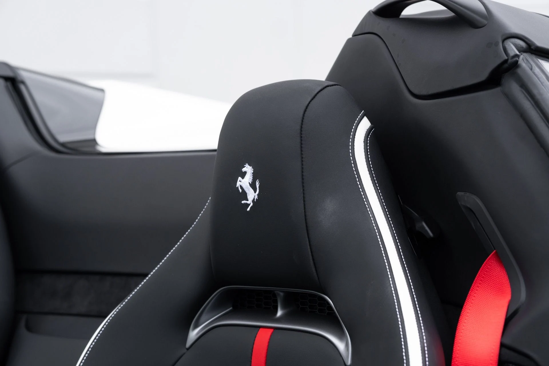 mph054_2153507524_Used_2024_Ferrari_SF_90_Spider_1775624639_4167a414ca