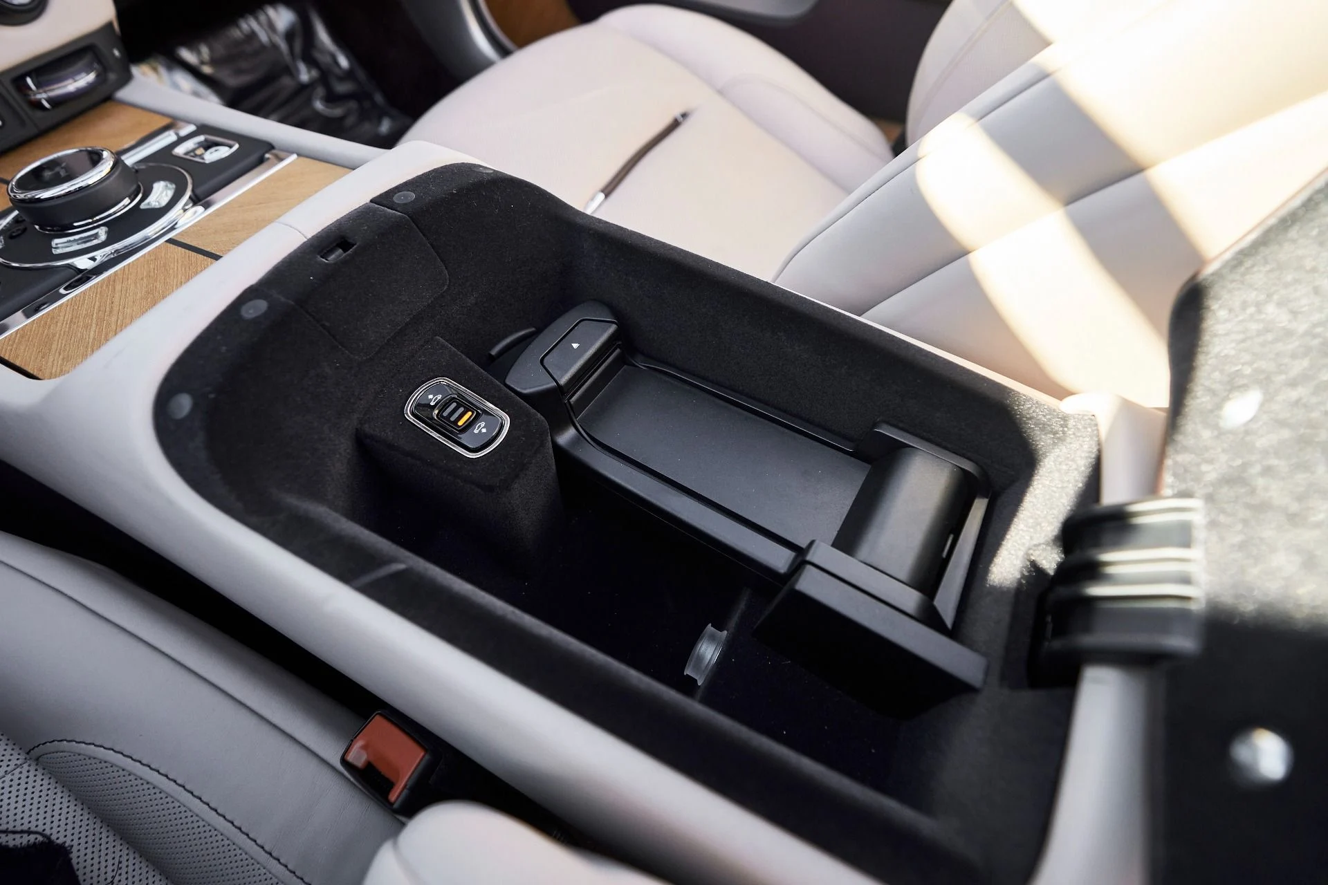 mph054_2159866758_Used_2020_Rolls_Royce_Dawn_Base_1762645859_f47c0ba9db