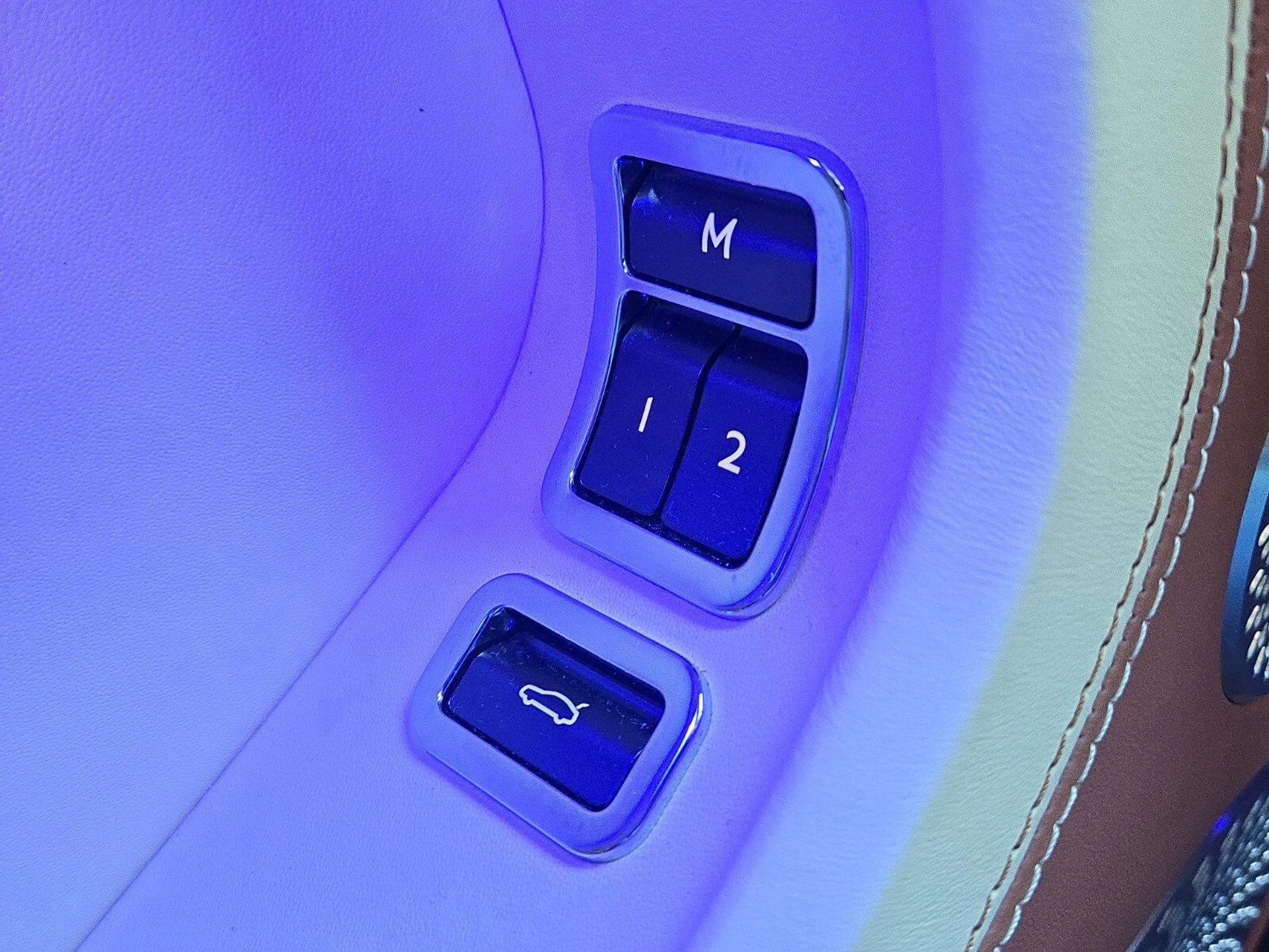 mph054_2206789260_46df0e8675d4149e38dbf37bb1e556dax_00fa9f9da4