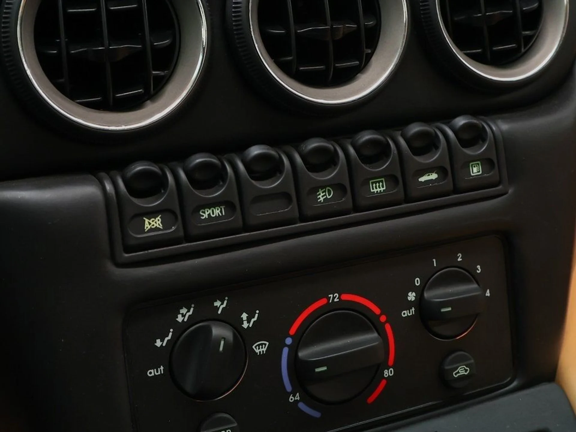 mph054_221285654_55_c299d79f96