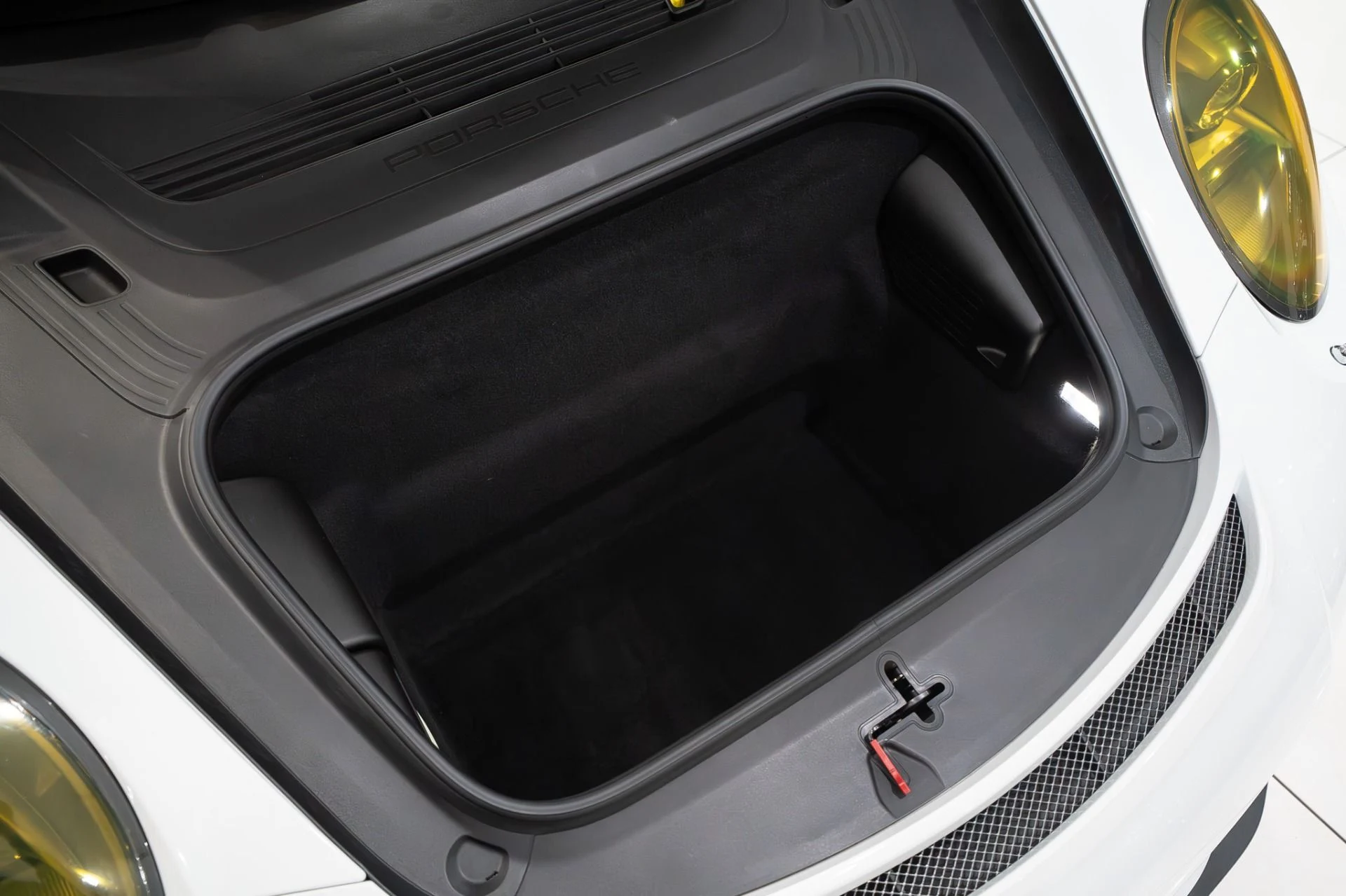 mph054_2249147033_13450_p55_l_4e49558266