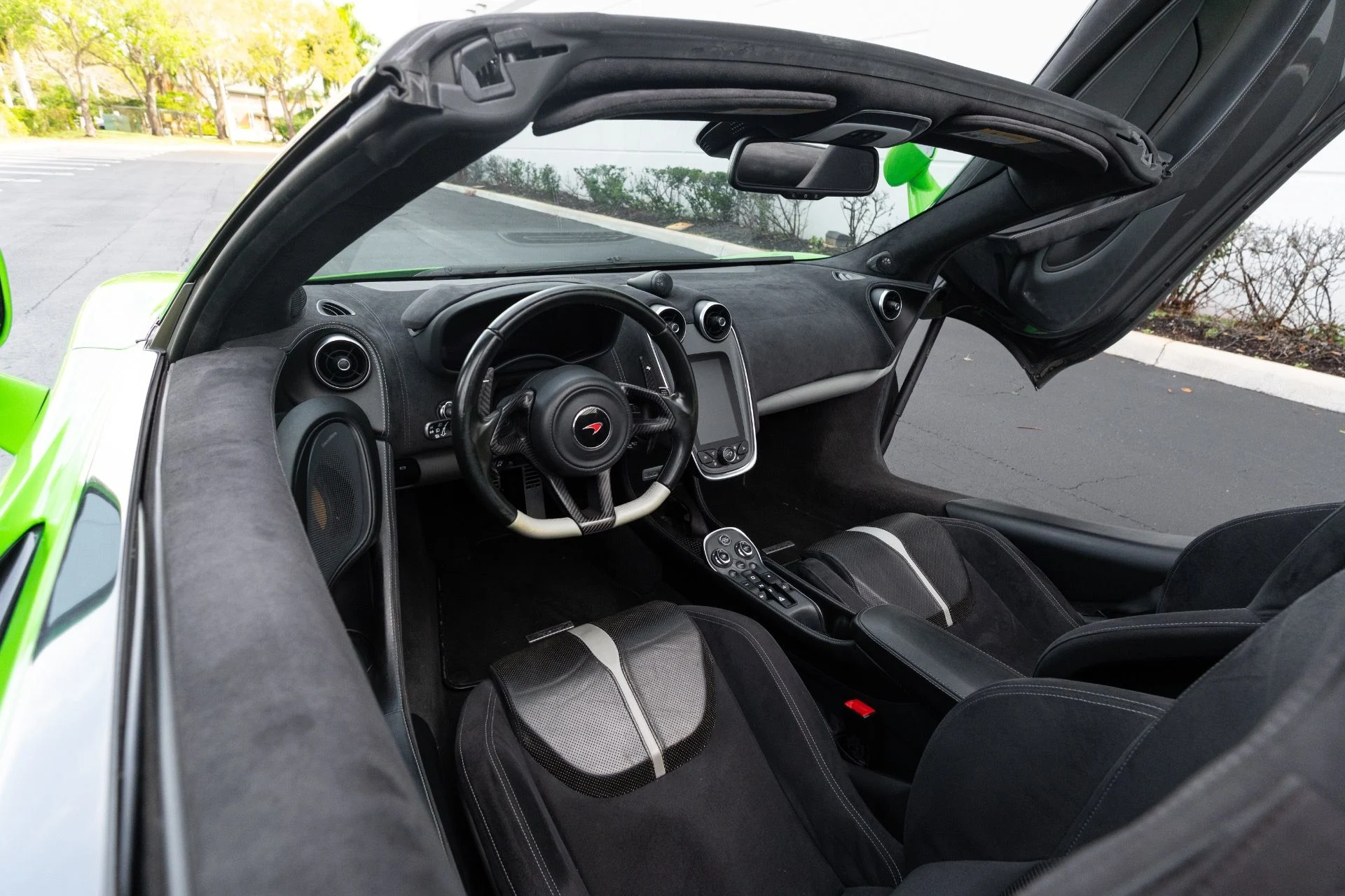 mph054_2252014892_Used_2018_Mc_Laren_570_S_Spider_1773949539_c76bc44616