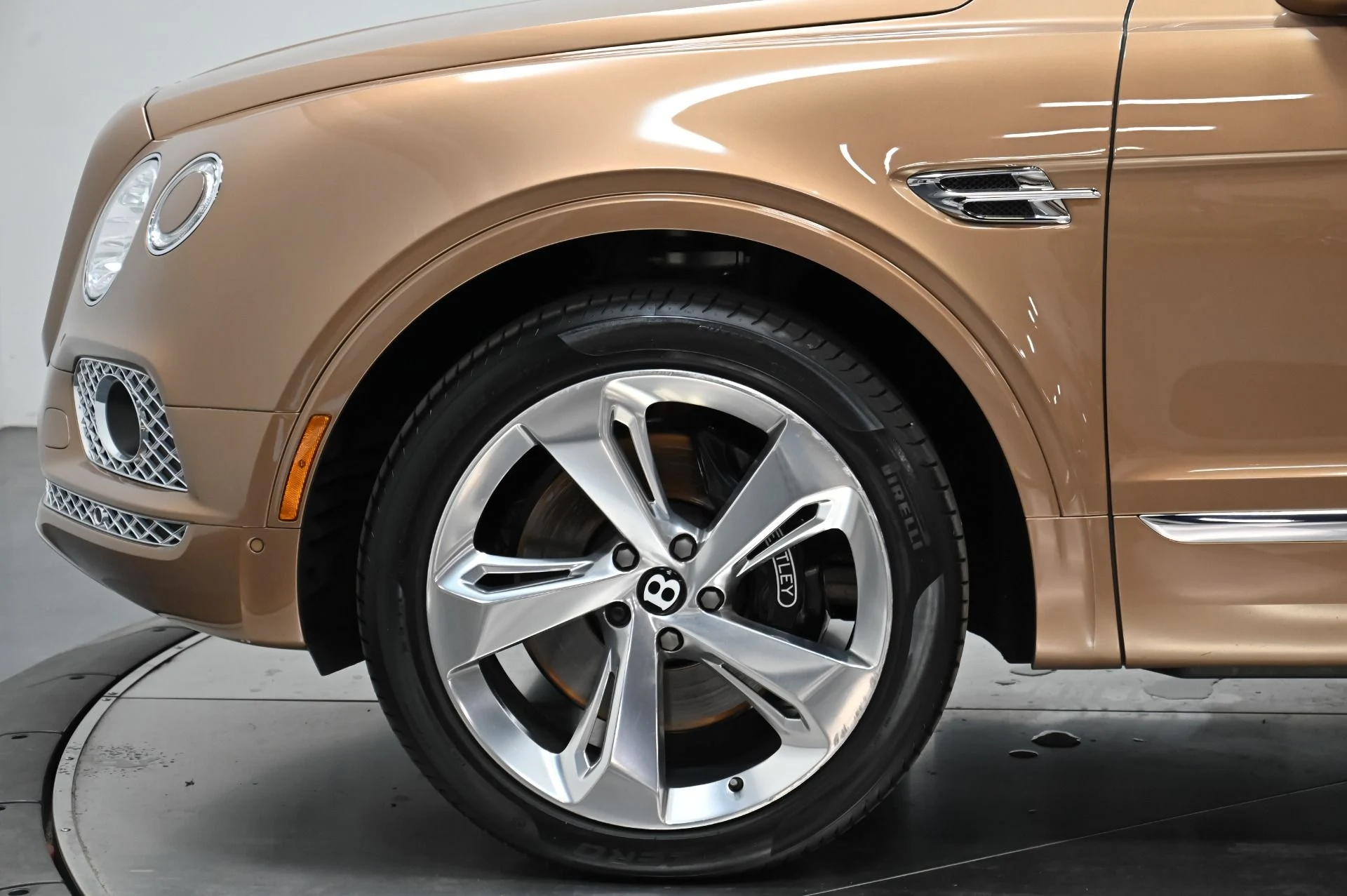 mph054_2268523870_Used_2017_Bentley_Bentayga_W12_1759876449_503af42d82