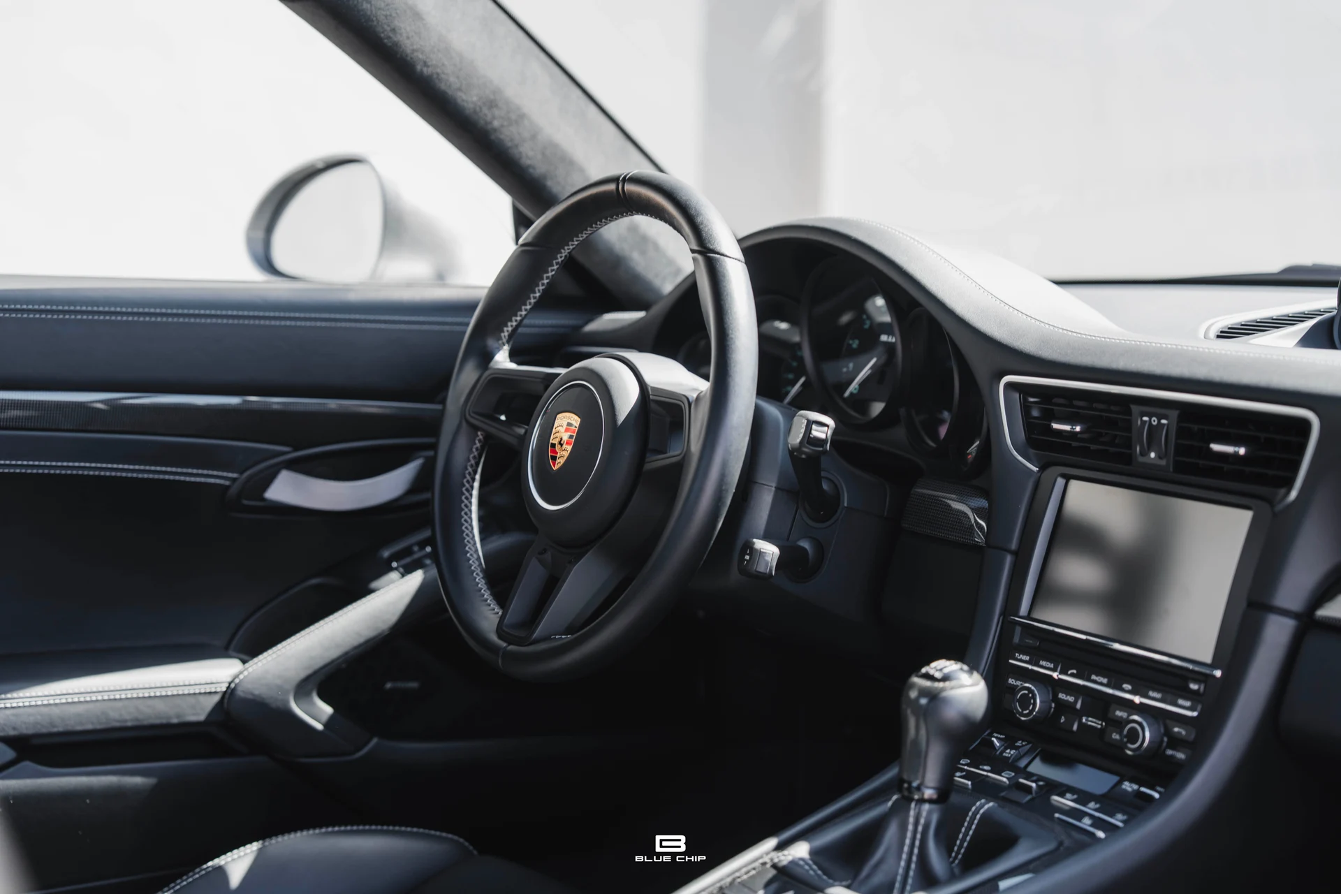 mph054_2298454916_6a2c87f39258d6ab0d801e9f_2016_Porsche_911_R_55_8af5d8b901